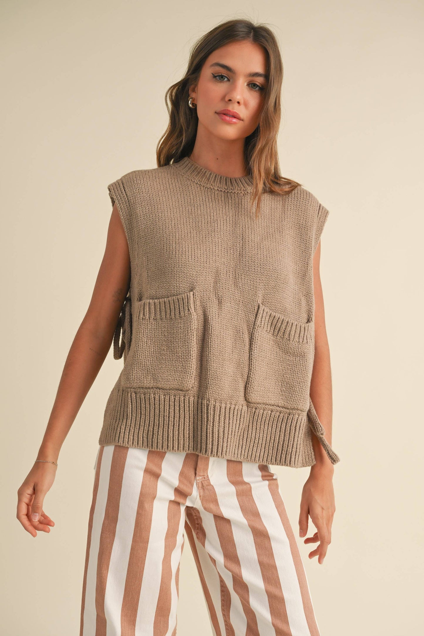 MIOU MUSE - T3851 SLEEVELESS POCKET DETAIL TIE ON THE SIDE SWEATER