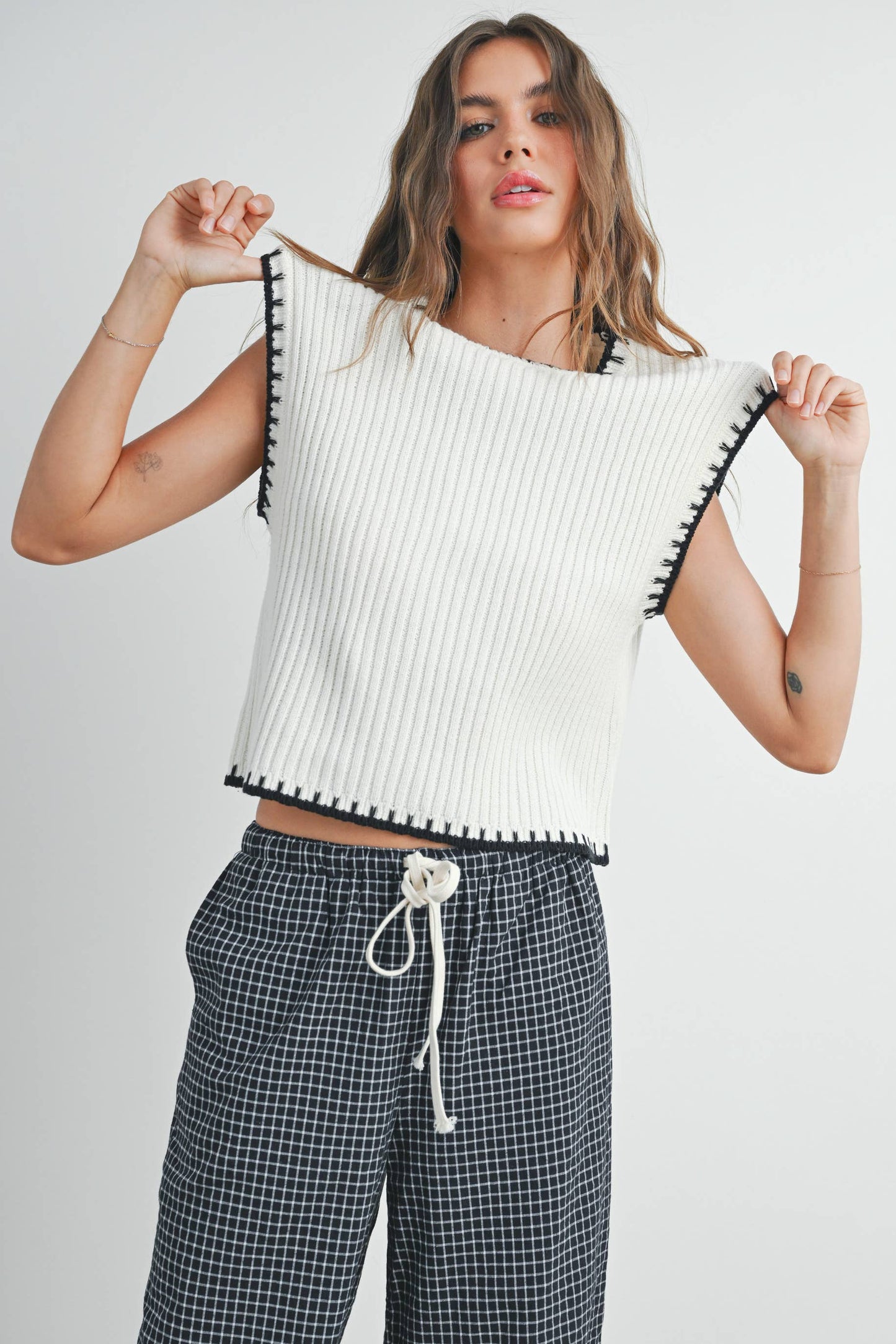 BUTTERMELON - SOLID CAP SLEEVE SWEATER VEST - BMW7447
