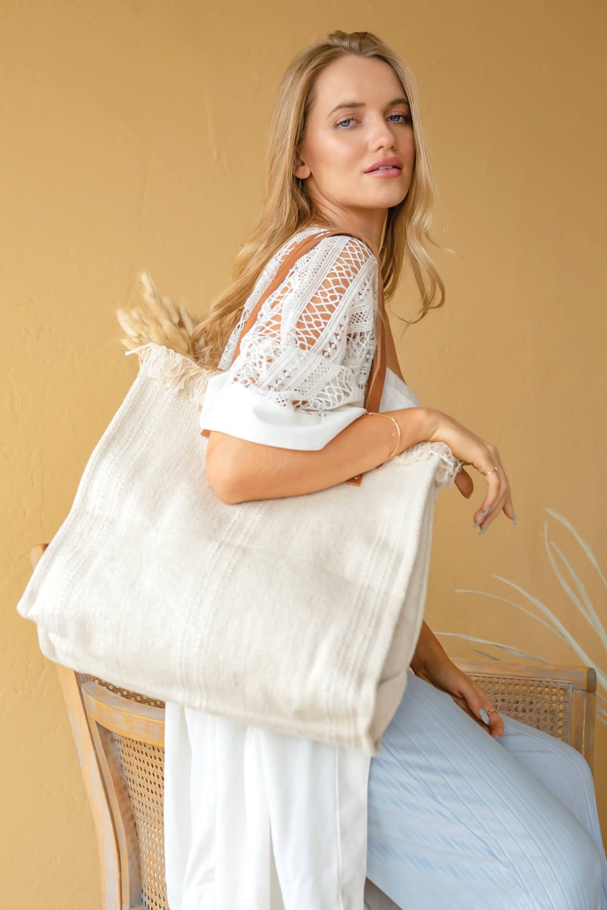 Jen & Co. - *SALE* M2091 Madison Handwoven Fringe Tote