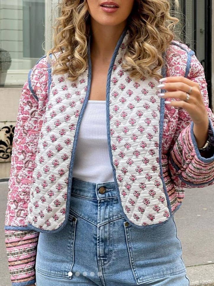 Rosa Clothing - Reversible floral Quilted cropped jacket In Pink & Blue