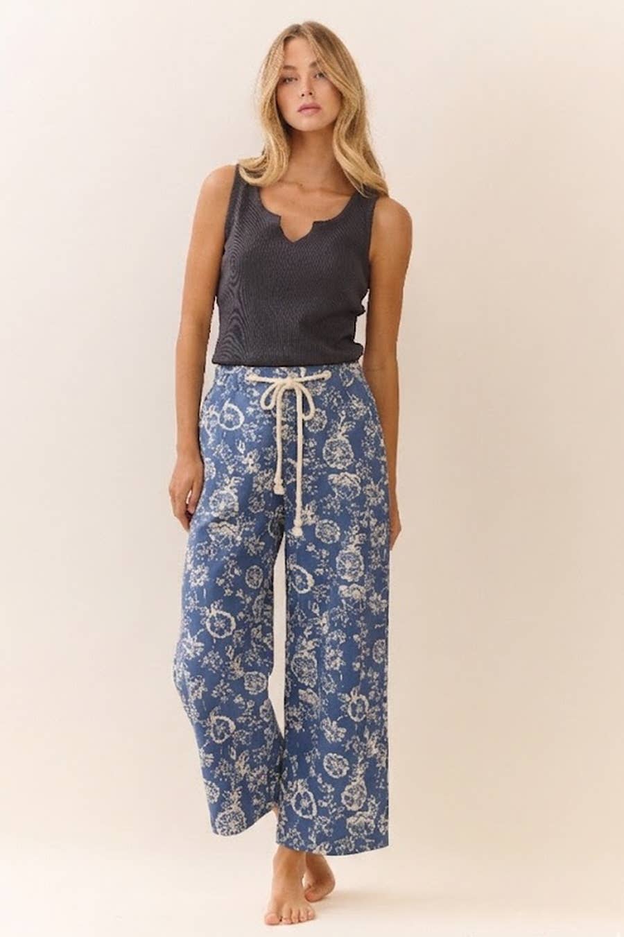 Oddi - Floral Printed Cropped Straight-leg Pant