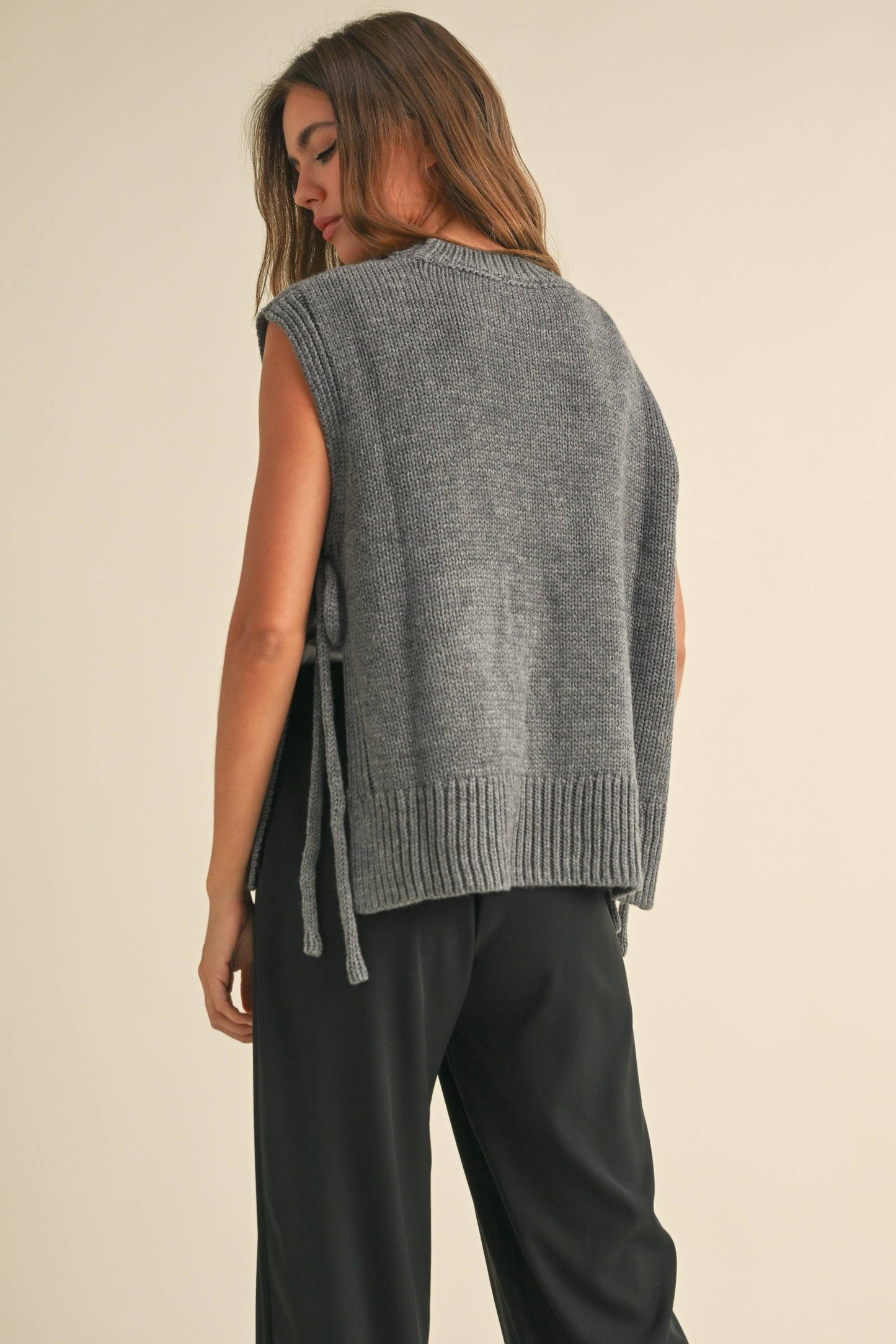 MIOU MUSE - T3851 SLEEVELESS POCKET DETAIL TIE ON THE SIDE SWEATER