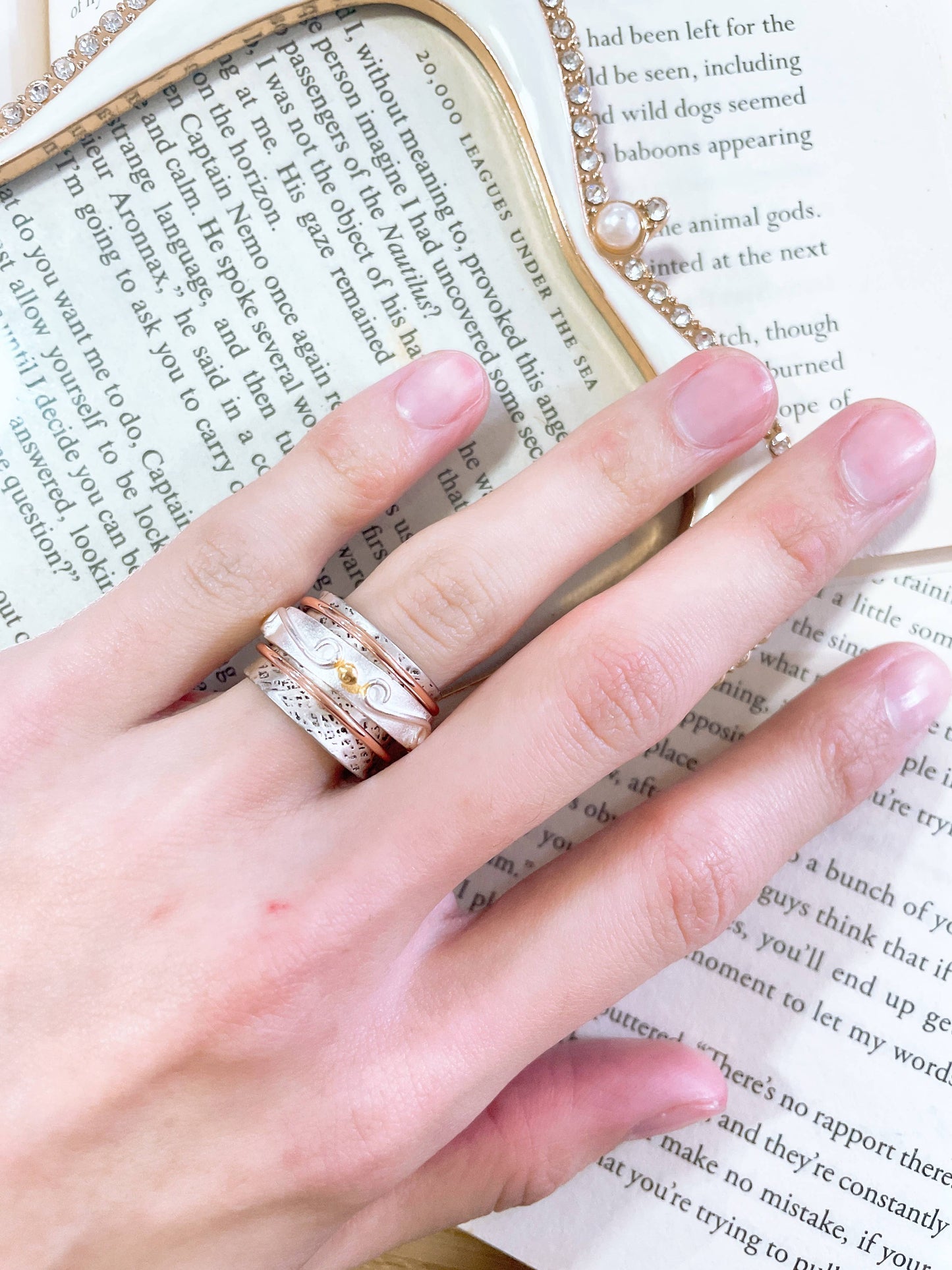 Zoey Simmons - Tri-Tone Hammered Spinner Ring - SP/GP/RG