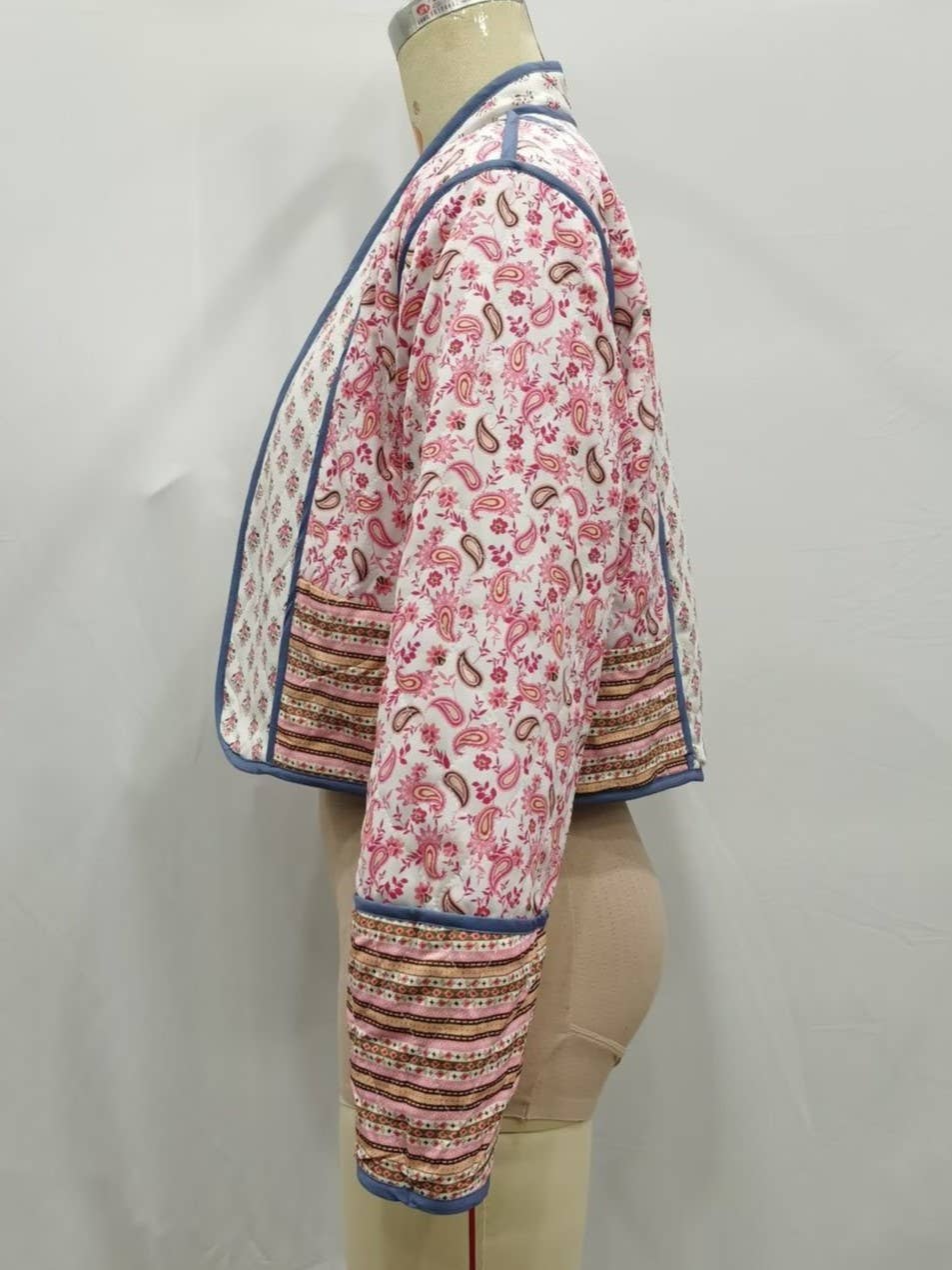 Rosa Clothing - Reversible floral Quilted cropped jacket In Pink & Blue