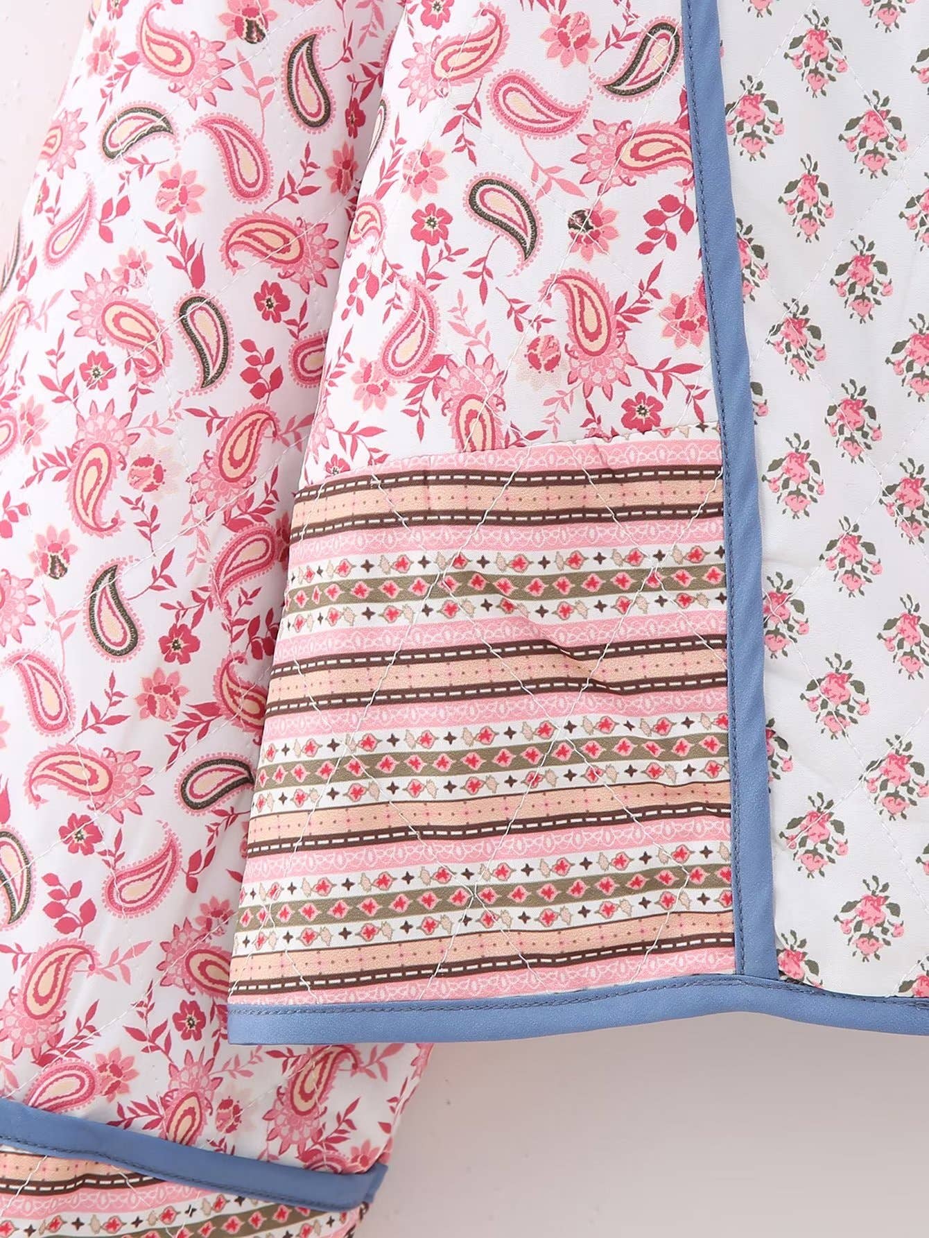 Rosa Clothing - Reversible floral Quilted cropped jacket In Pink & Blue