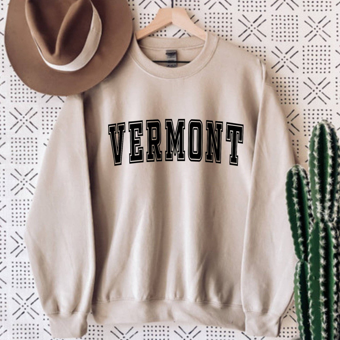 Desert Raine - Vermont State Sweatshirt: Black / S