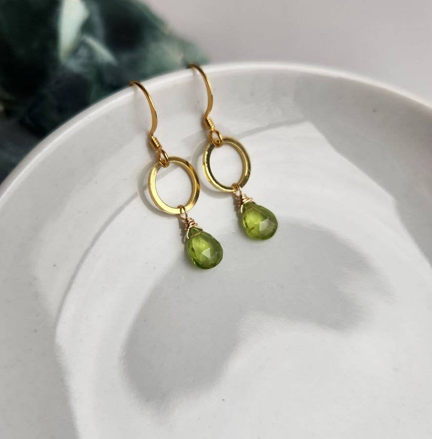 Edgy Petal Jewelry - Peridot Gold Circle Earrings