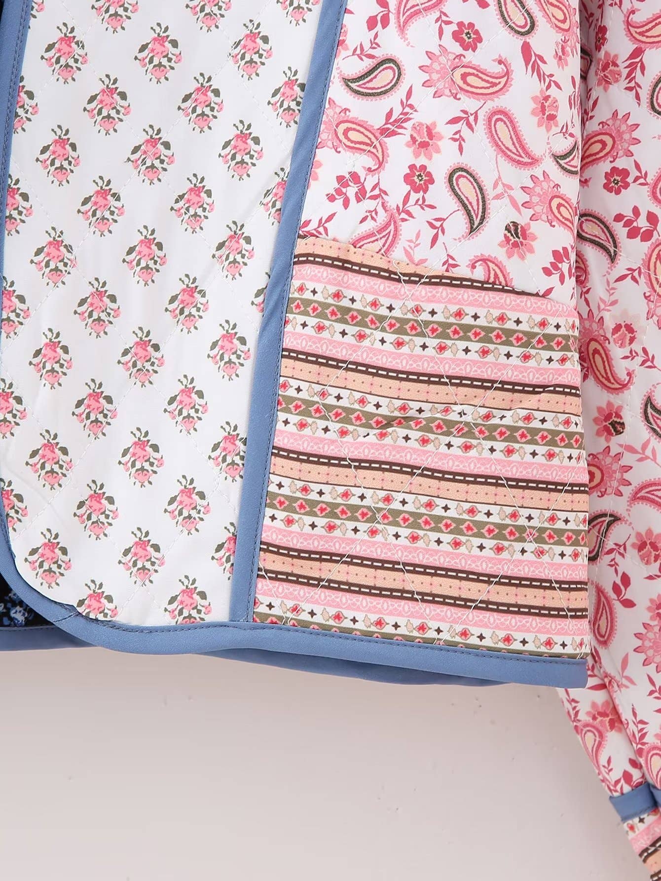 Rosa Clothing - Reversible floral Quilted cropped jacket In Pink & Blue