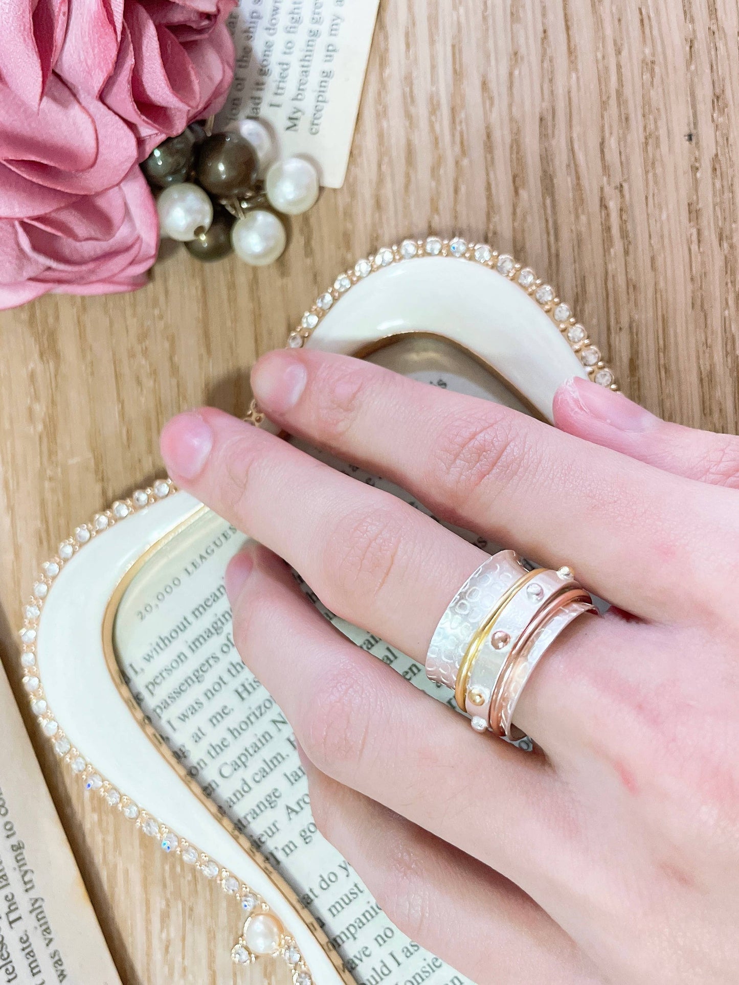 Zoey Simmons - Hammered Tri Tone Spinner Ring - SP/GP/RG