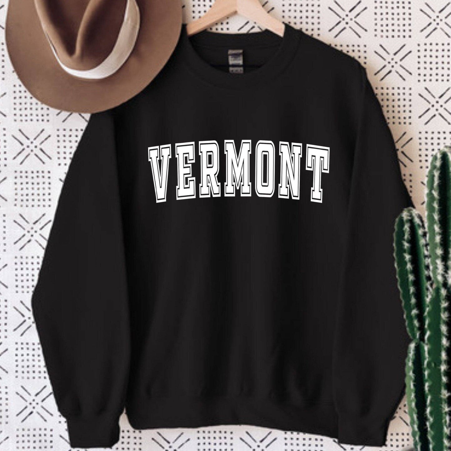 Desert Raine - Vermont State Sweatshirt: Black / S