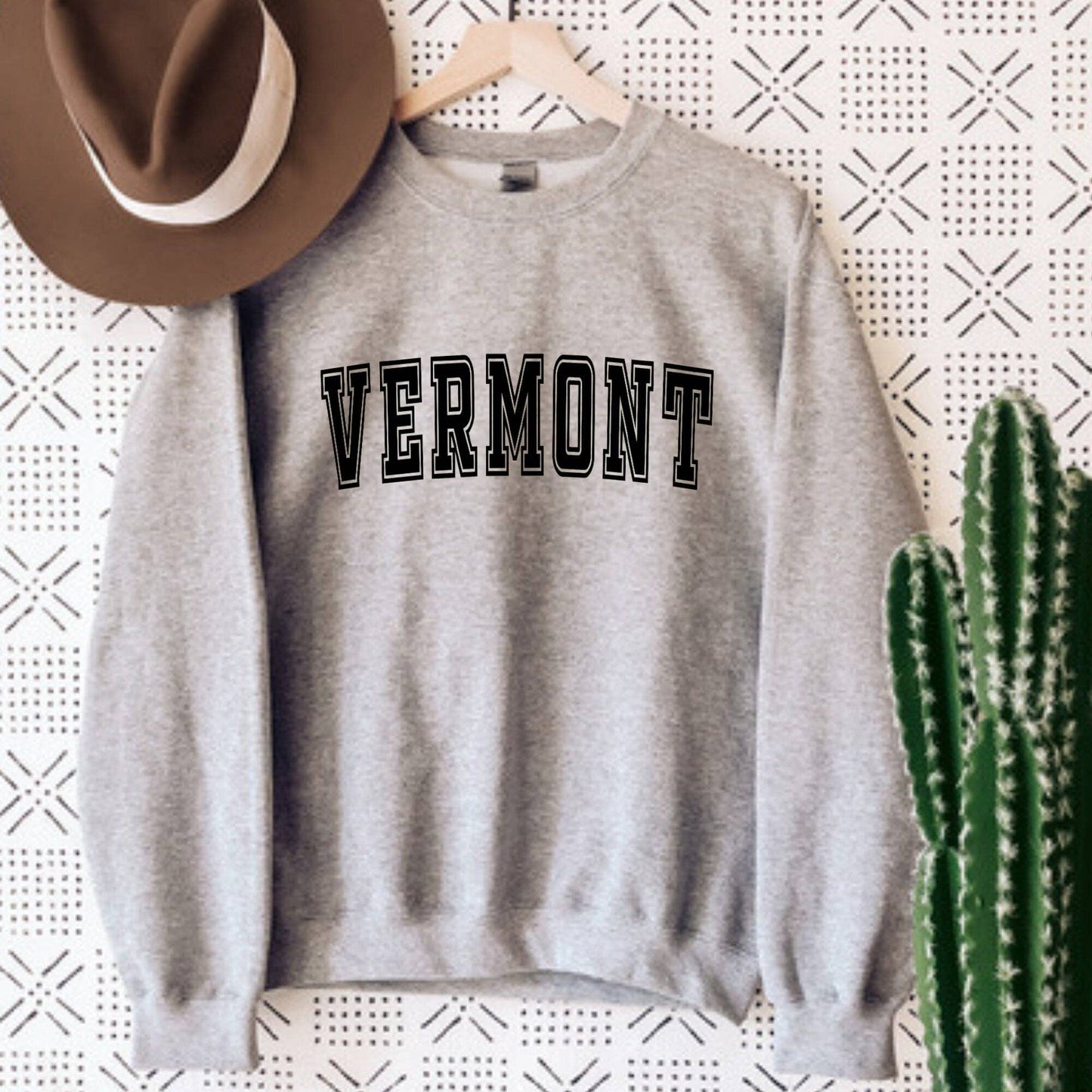 Desert Raine - Vermont State Sweatshirt: Black / S