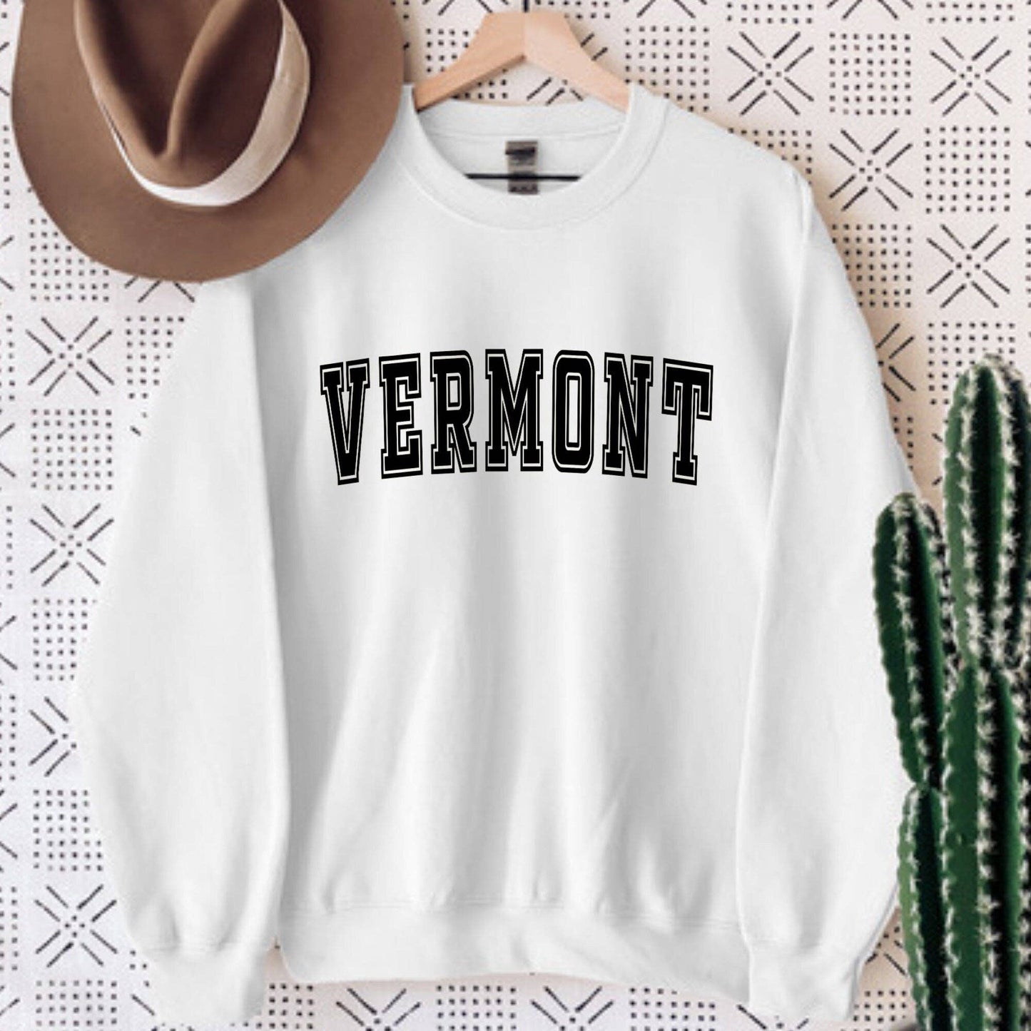 Basic And Peachy - Vermont State Sweatshirt: Sand / S