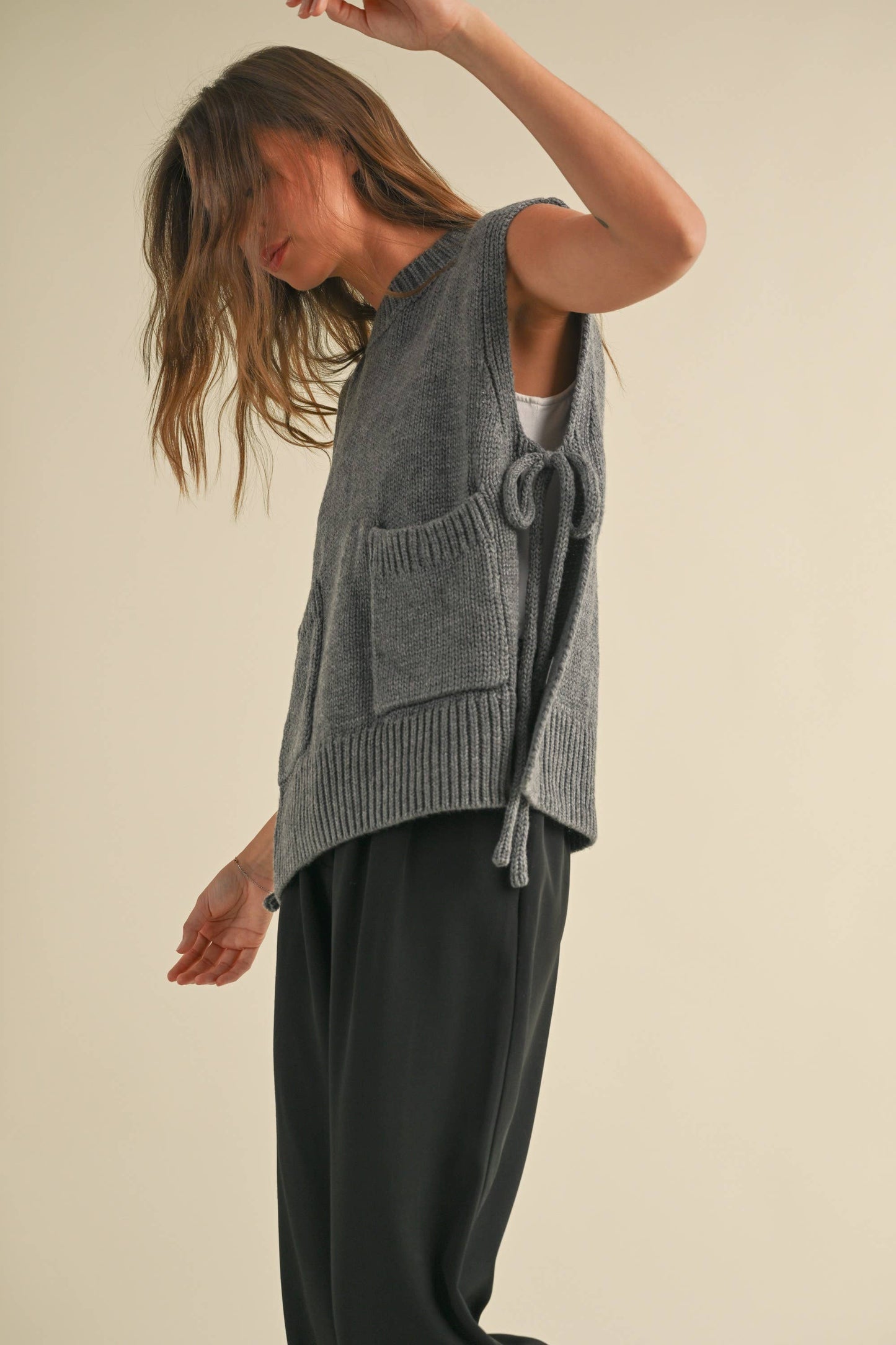 MIOU MUSE - T3851 SLEEVELESS POCKET DETAIL TIE ON THE SIDE SWEATER