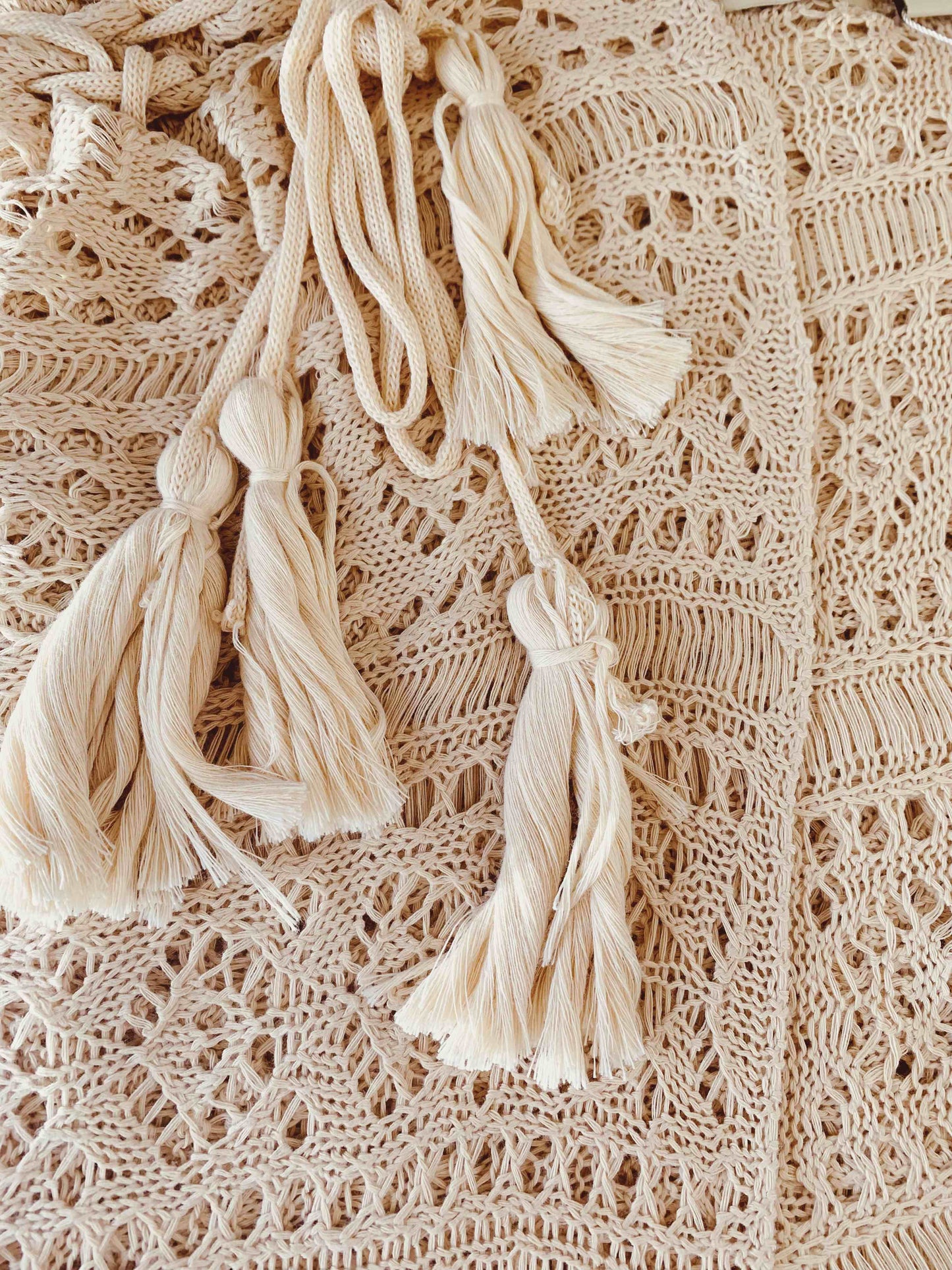 JC Sunny Fashion - JC063308 Sided-Tassel Detailed Crochet Tunic