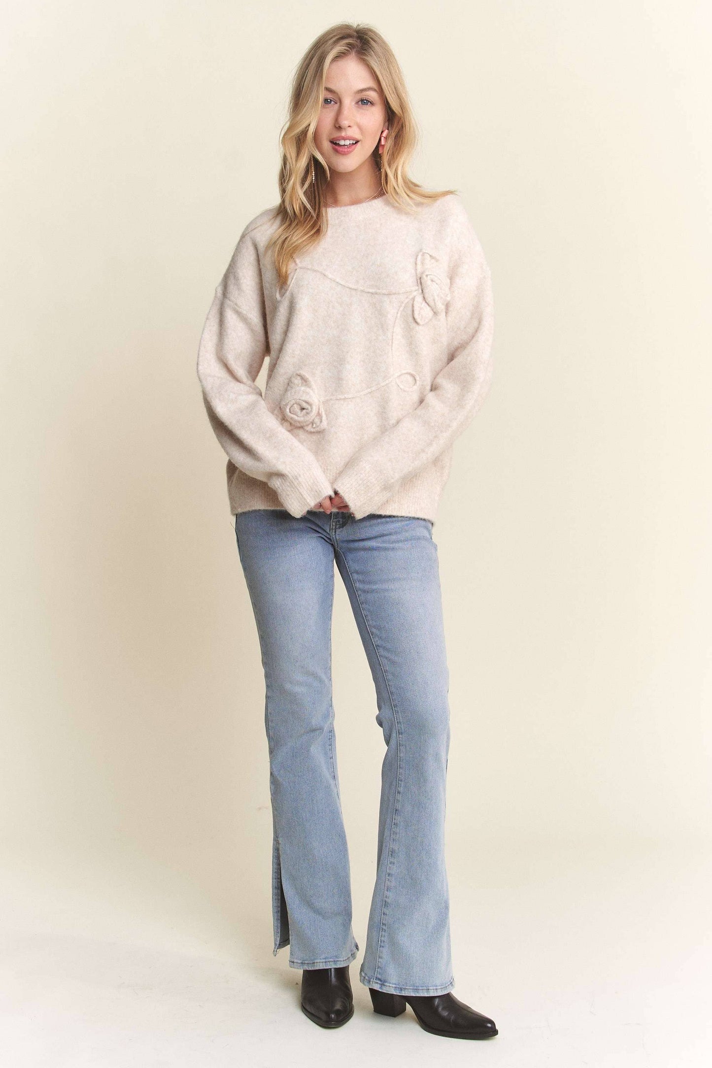 ADORA LA FLORAL APPLIQUE SOFT SWEATER TOP