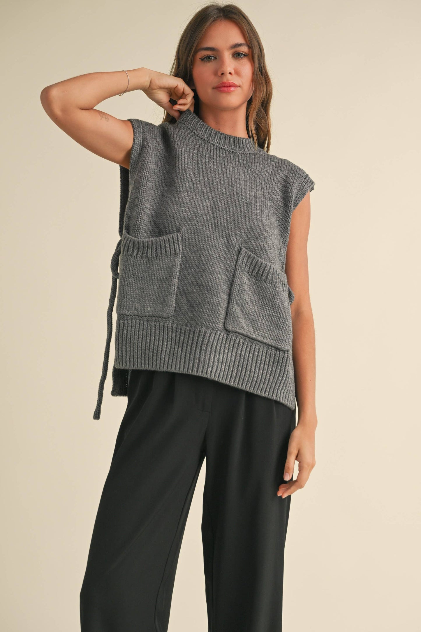 MIOU MUSE - T3851 SLEEVELESS POCKET DETAIL TIE ON THE SIDE SWEATER