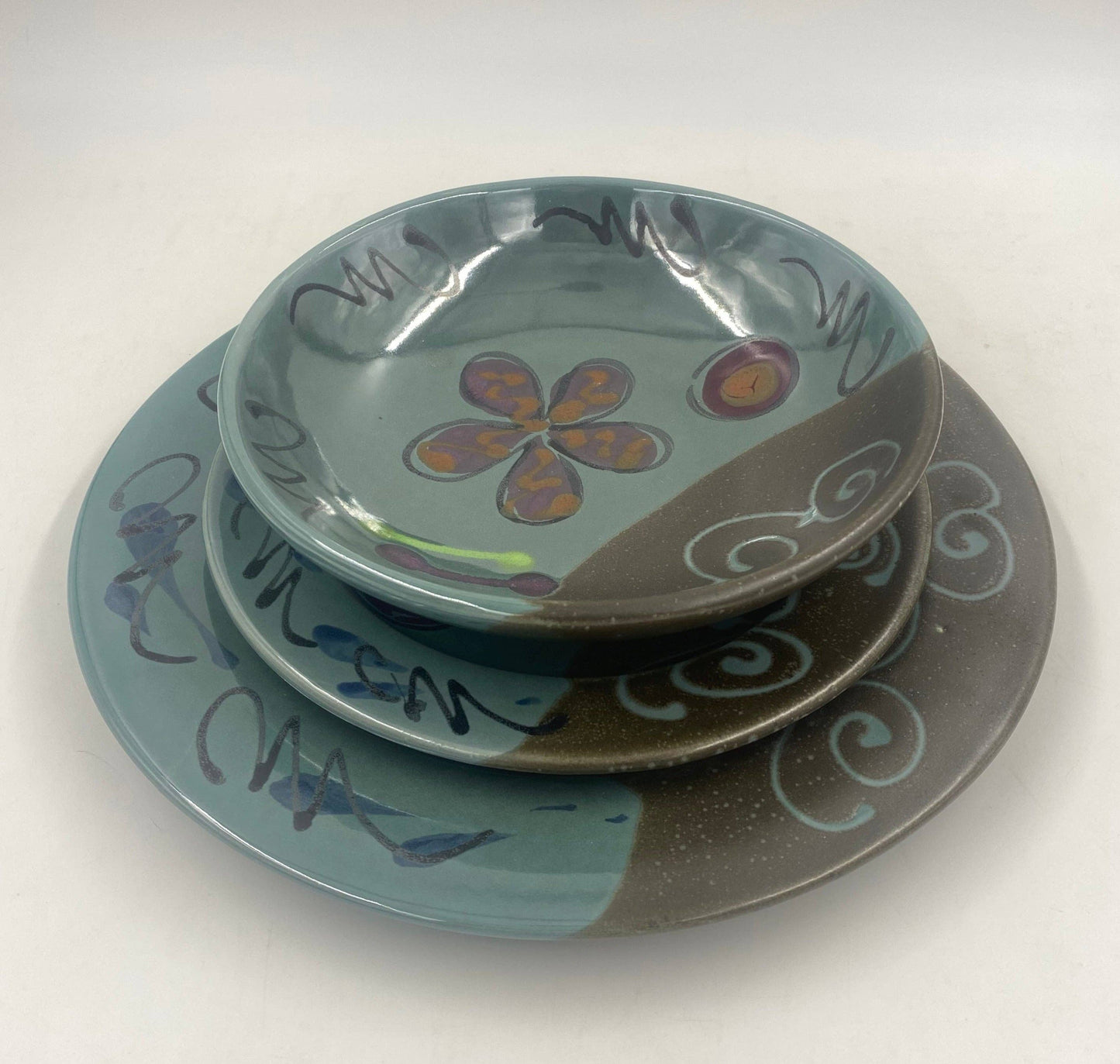 Lasser Ceramics - Green Poppy Dinner Bowl