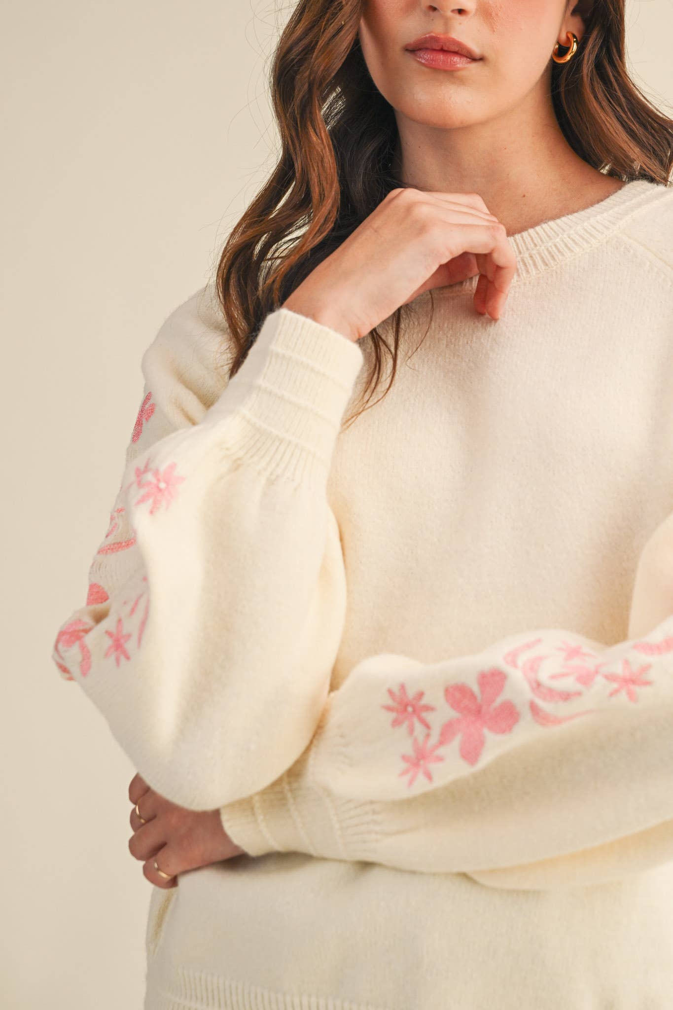 &MERCI - PULLOVER SWEATER WITH FLORAL EMBROIDERED SLEEVES MSW10890