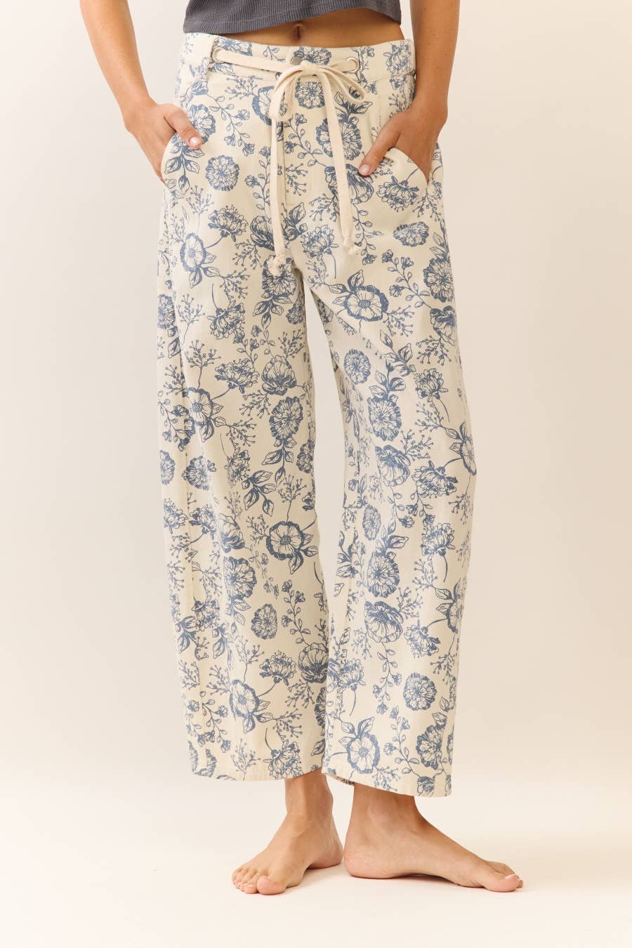 Oddi - Floral Printed Cropped Straight-leg Pant