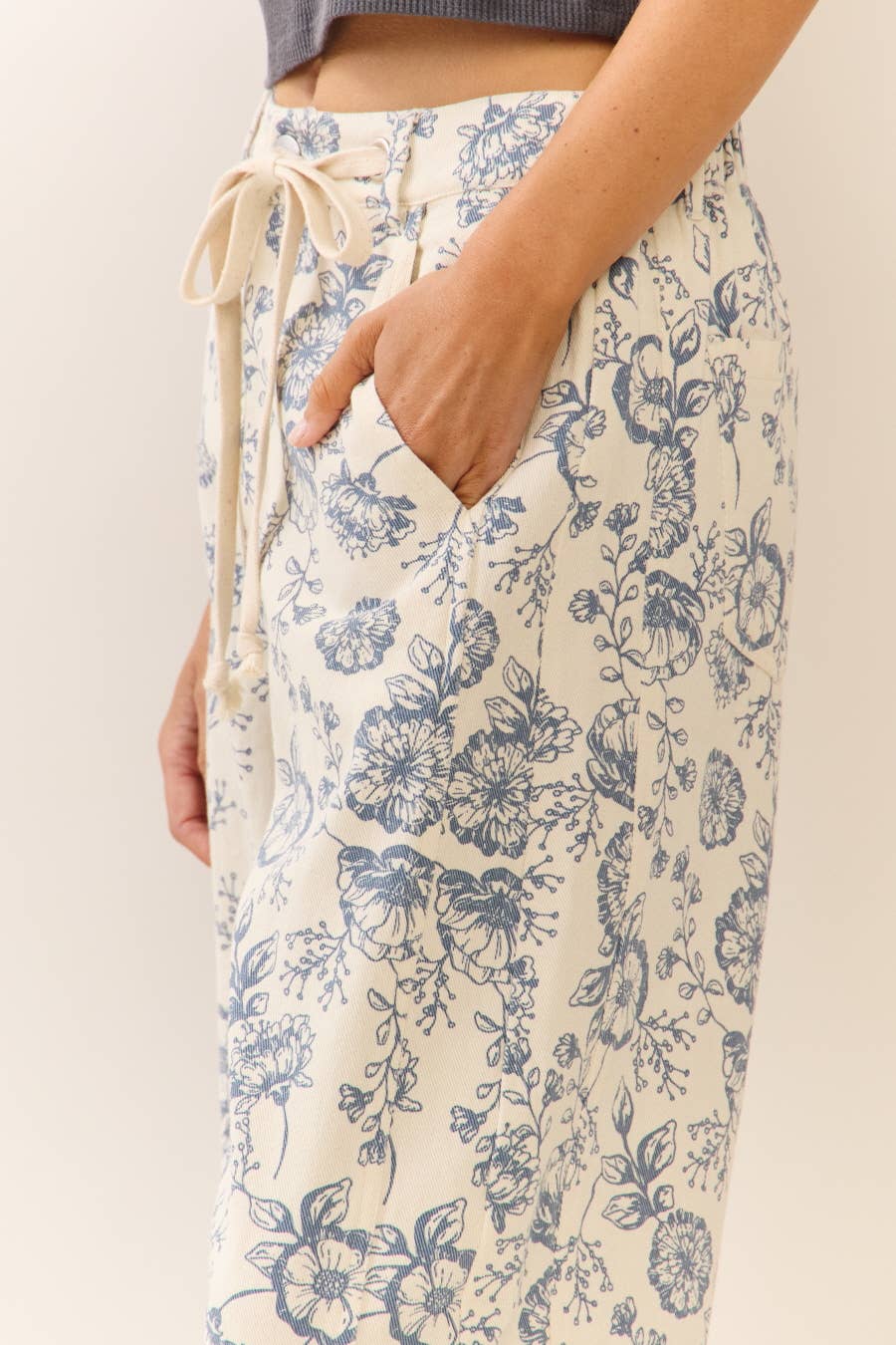 Oddi - Floral Printed Cropped Straight-leg Pant