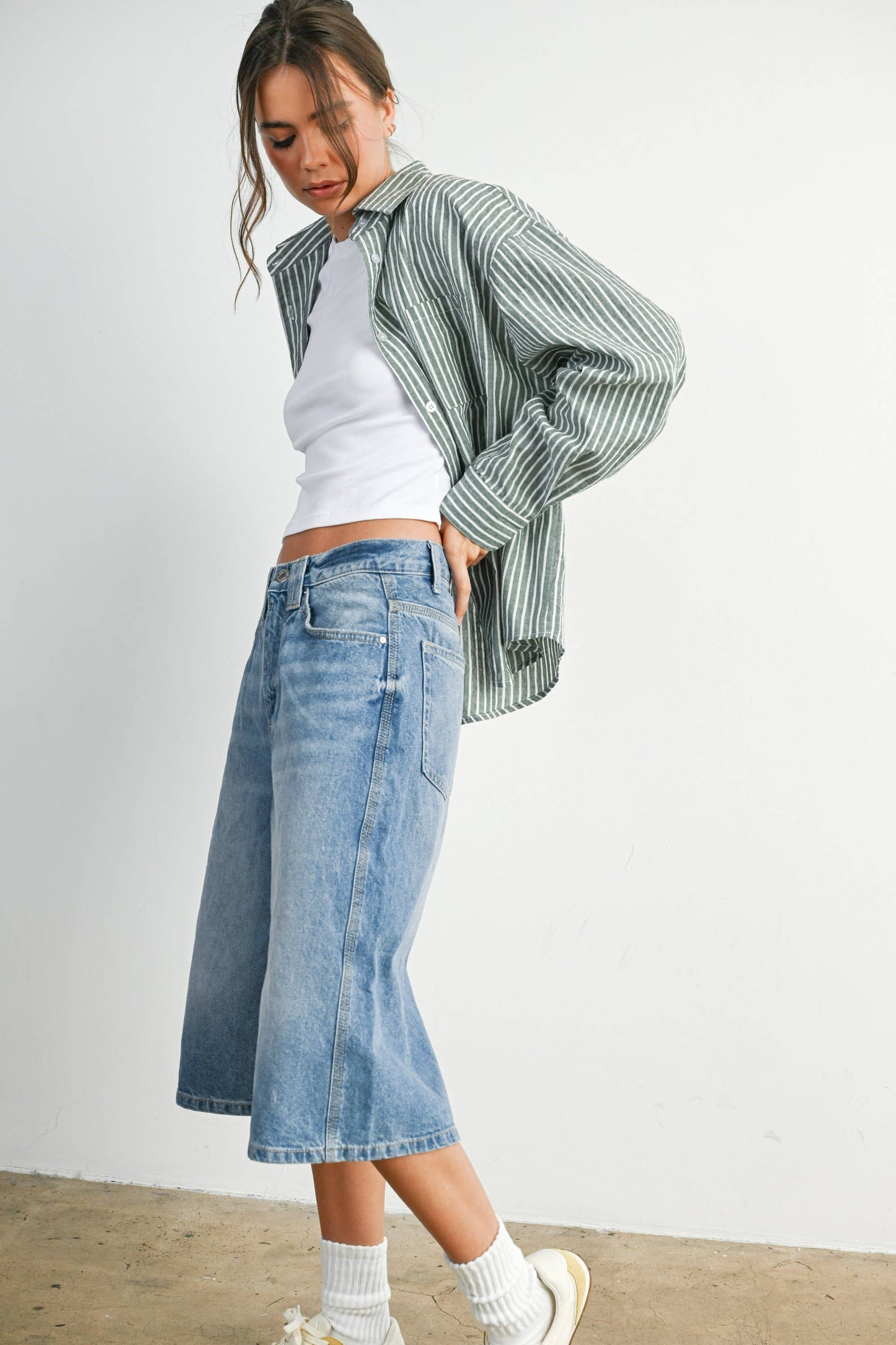 BUTTERMELON - Cropped Striped Button-Up Collared Long Sleeve Top - BMT7915