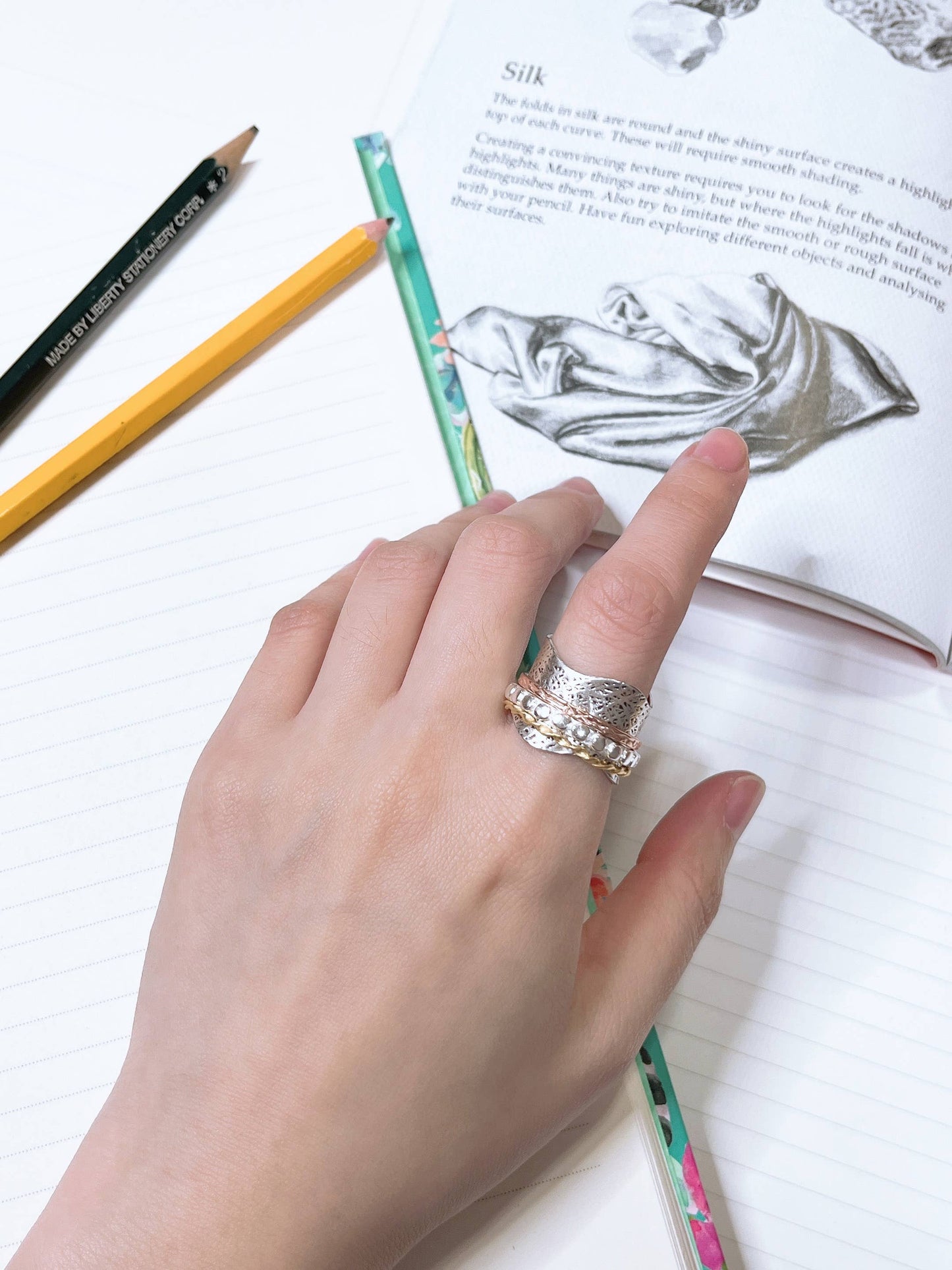 Zoey Simmons - Etched Texture Spinner Ring - SP/GP/RG