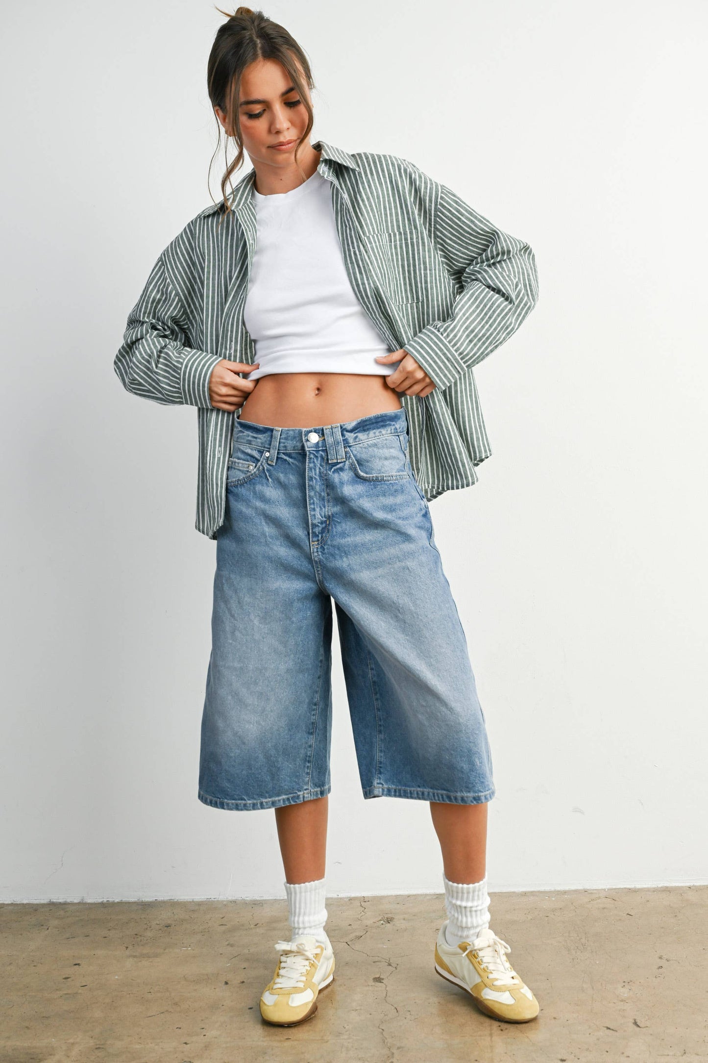 BUTTERMELON - Cropped Striped Button-Up Collared Long Sleeve Top - BMT7915
