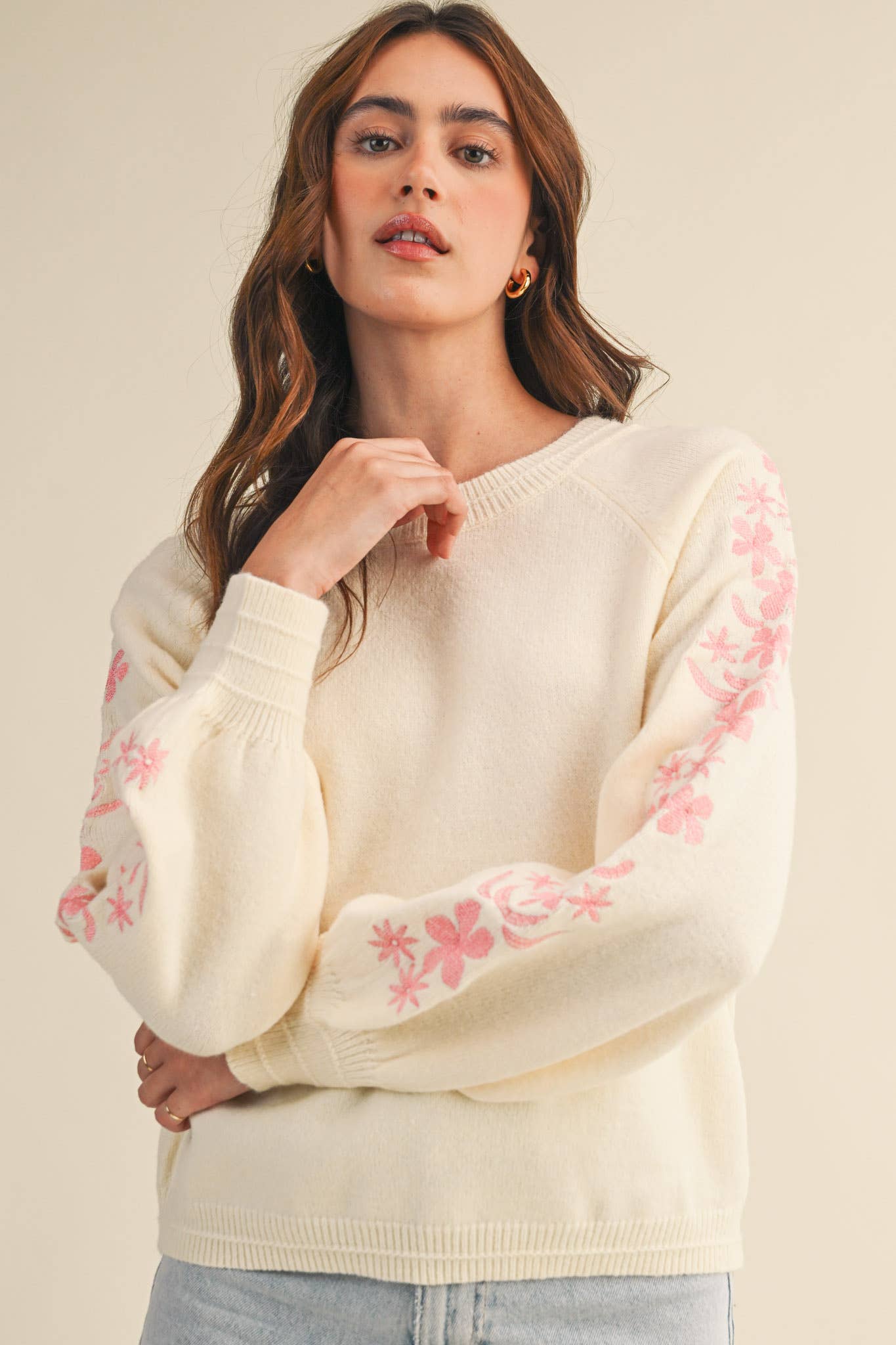 &MERCI - PULLOVER SWEATER WITH FLORAL EMBROIDERED SLEEVES MSW10890