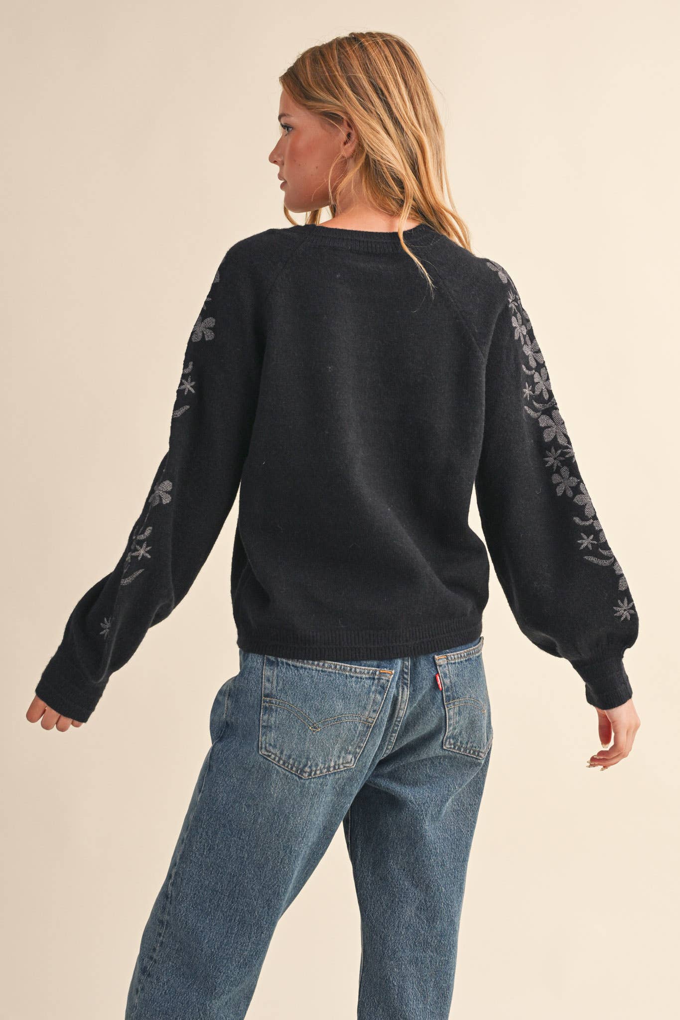 &MERCI - PULLOVER SWEATER WITH FLORAL EMBROIDERED SLEEVES MSW10890