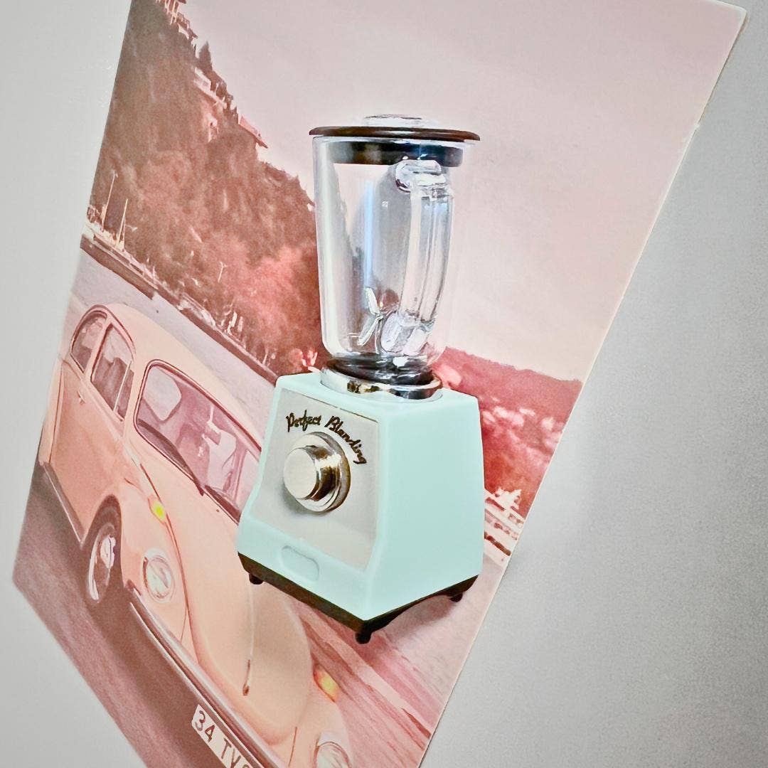 MiniJoy - Mini Retro Blender Fridge Magnet – Unique Kitchen Decor Gift