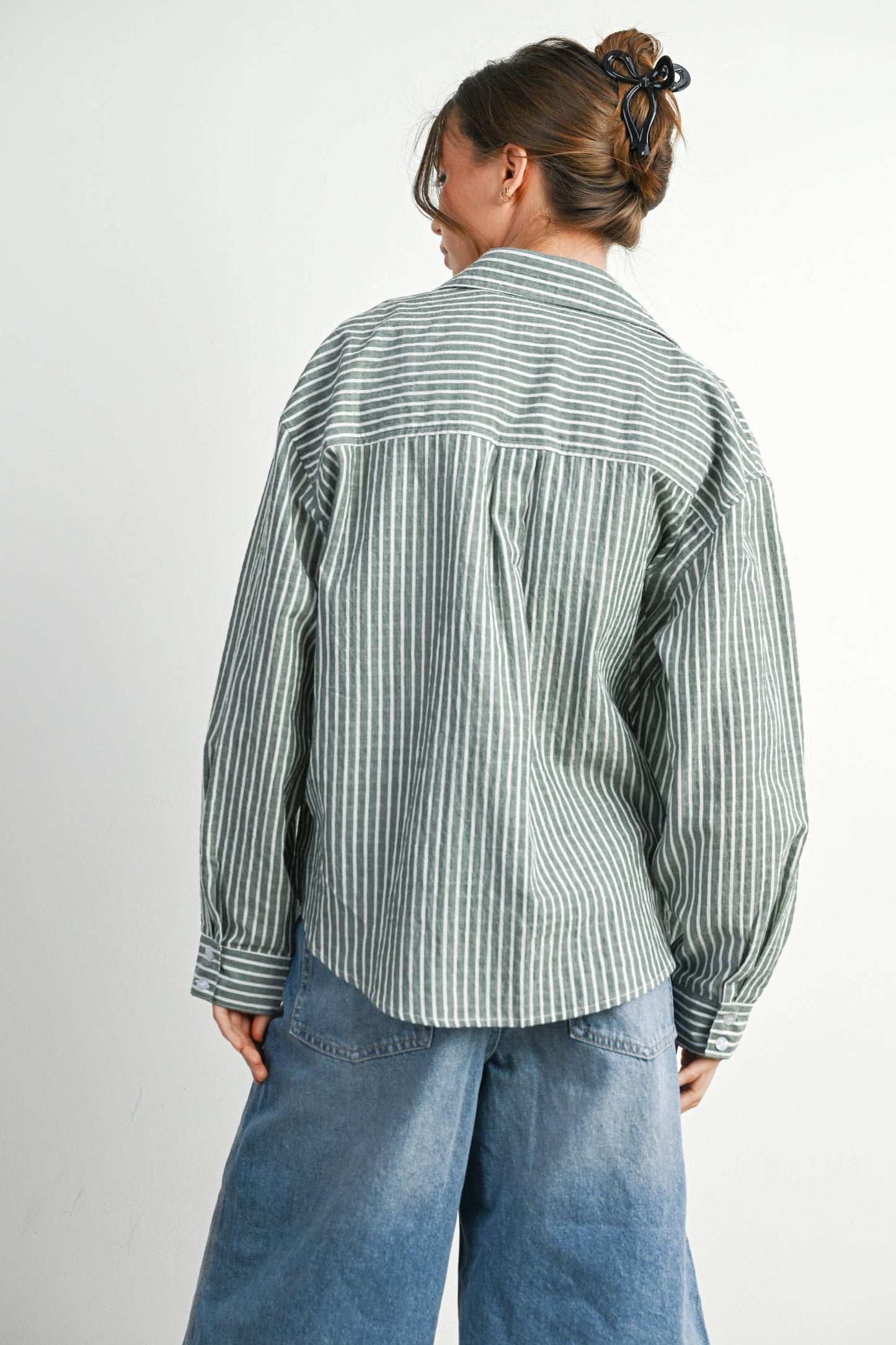 BUTTERMELON - Cropped Striped Button-Up Collared Long Sleeve Top - BMT7915
