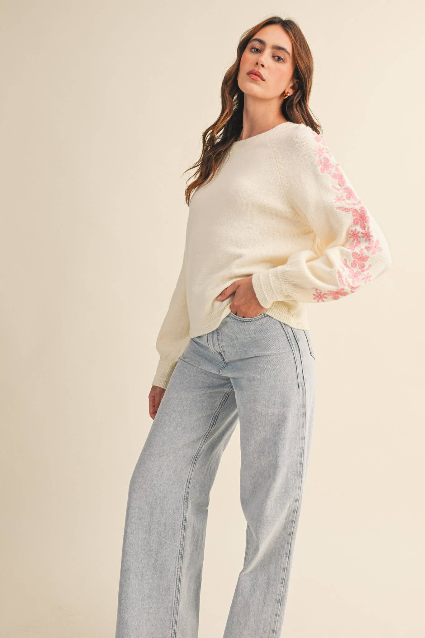 &MERCI - PULLOVER SWEATER WITH FLORAL EMBROIDERED SLEEVES MSW10890