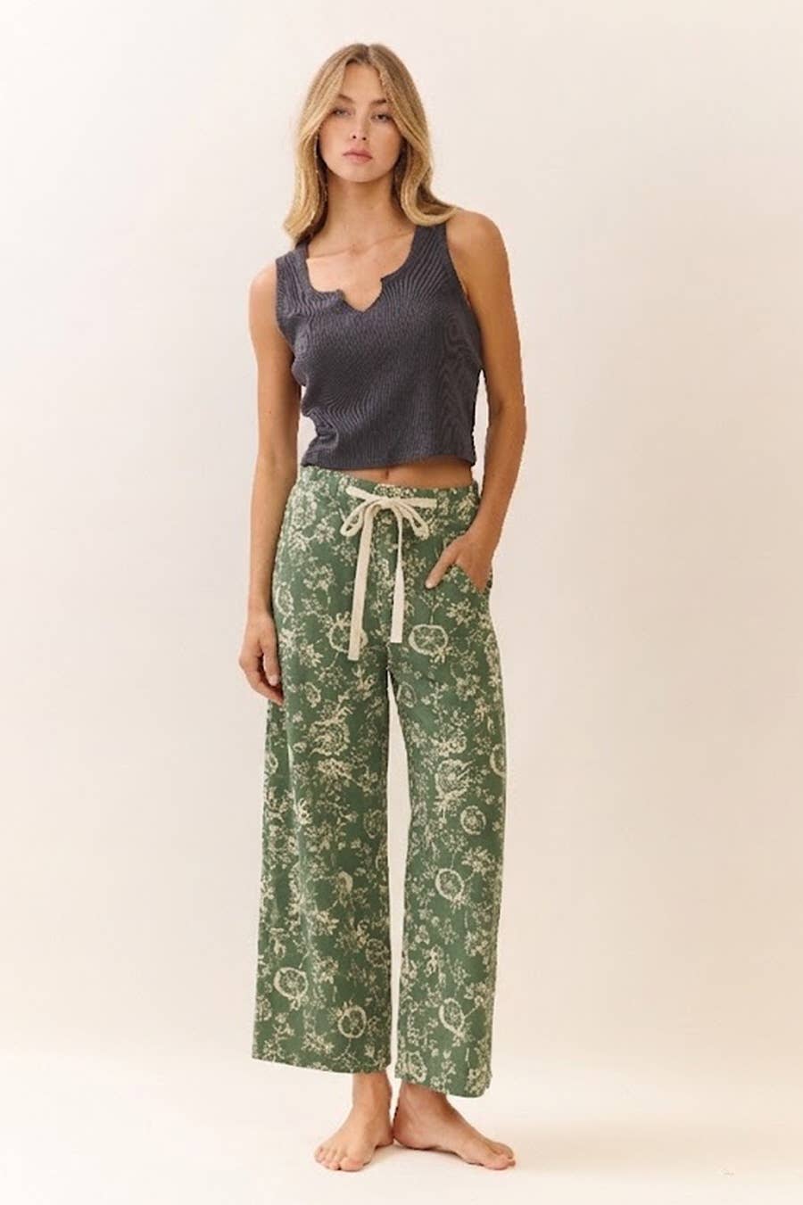 Oddi - Floral Printed Cropped Straight-leg Pant