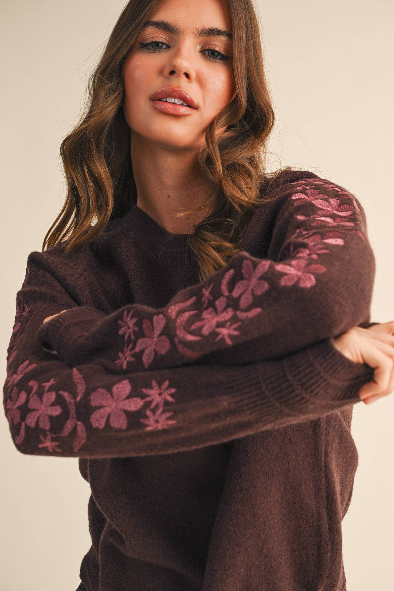&MERCI - PULLOVER SWEATER WITH FLORAL EMBROIDERED SLEEVES MSW10890
