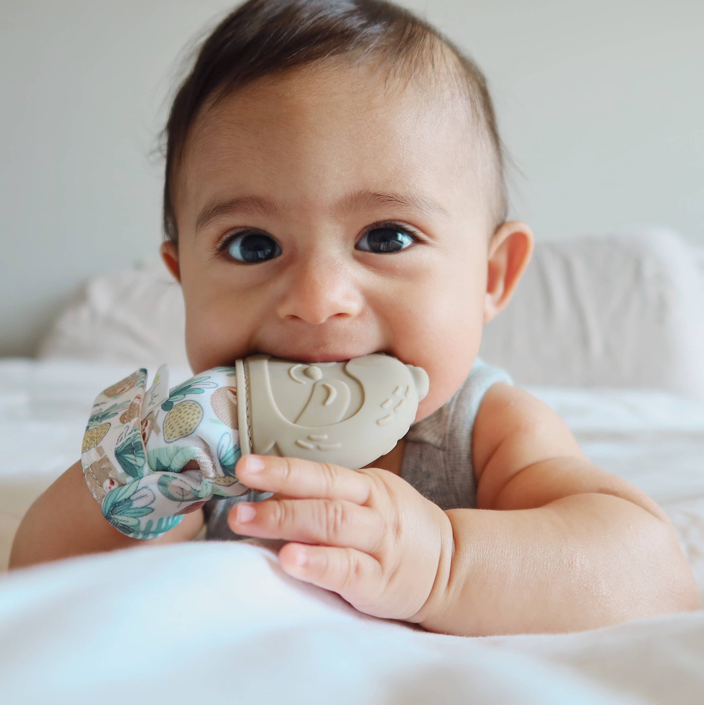 Itzy Ritzy - Itzy Mitt™ Silicone Teething Mitts