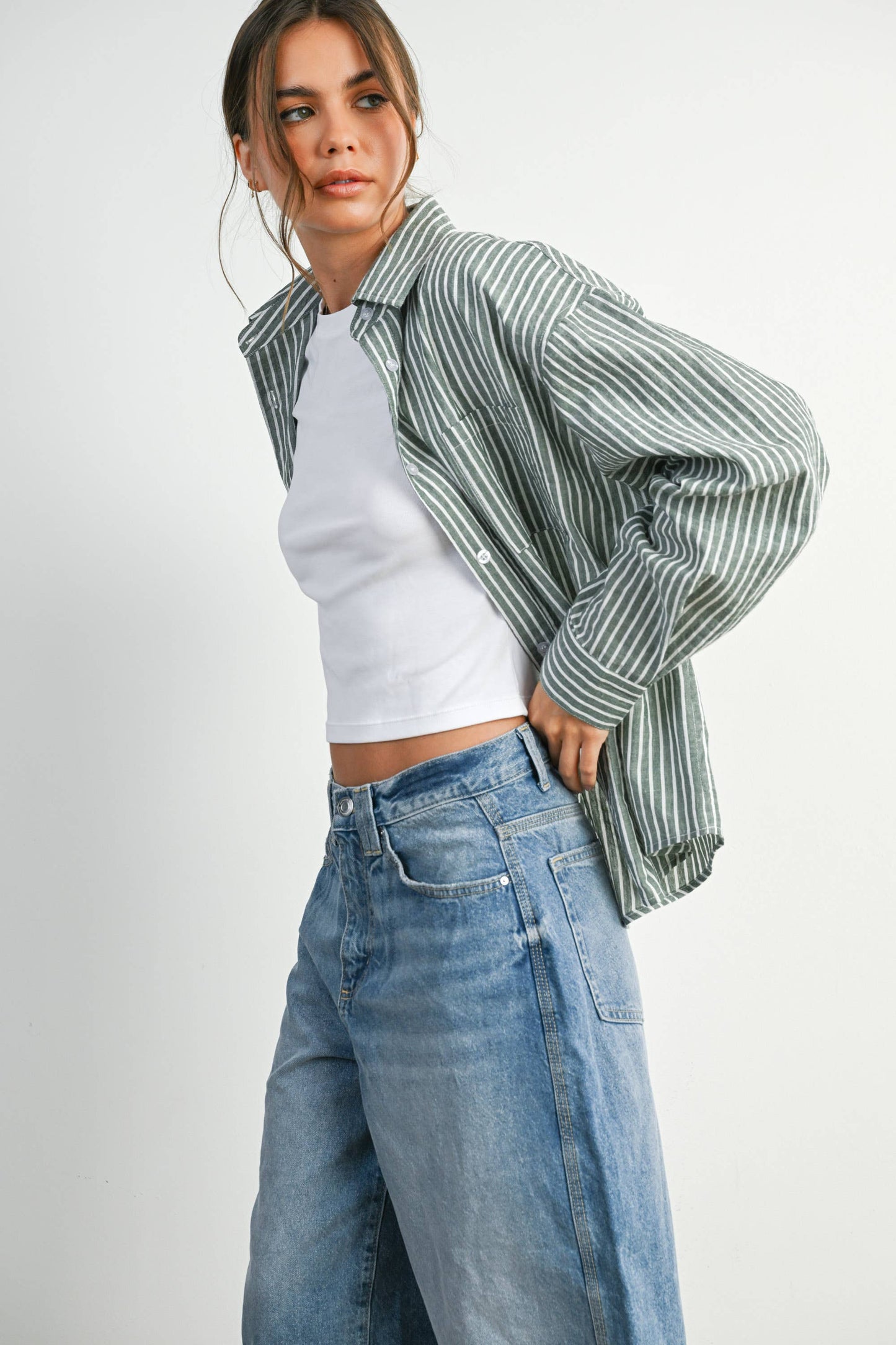 BUTTERMELON - Cropped Striped Button-Up Collared Long Sleeve Top - BMT7915