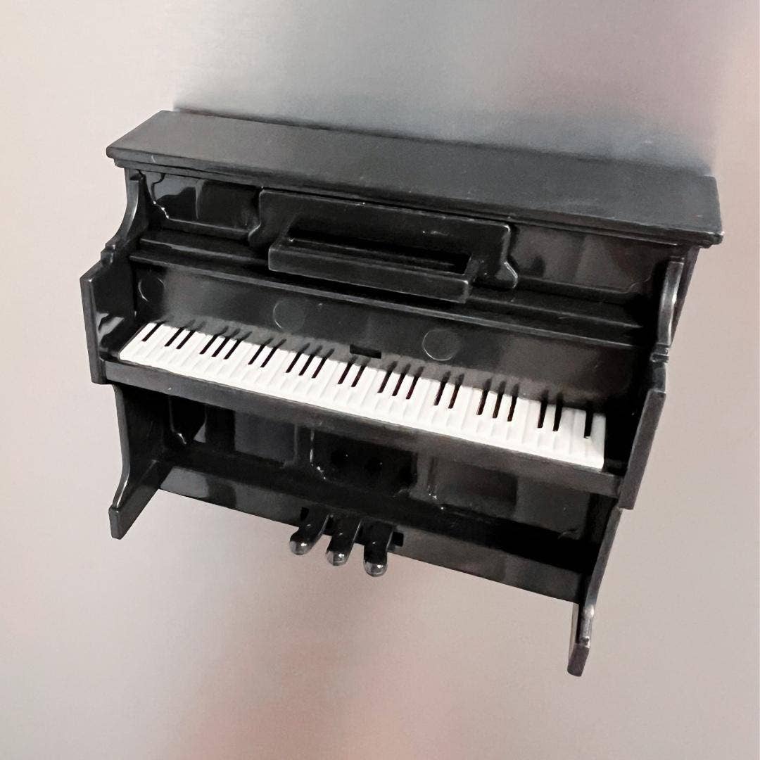 MiniJoy - Miniature Piano Fridge Magnet with Music Sheet Decor