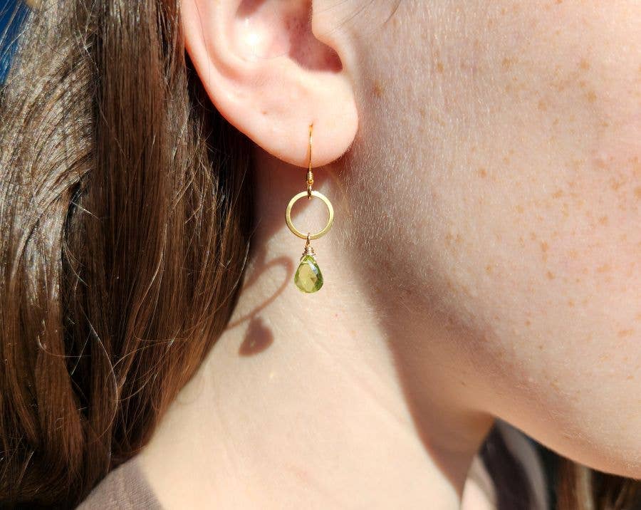 Edgy Petal Jewelry - Peridot Gold Circle Earrings