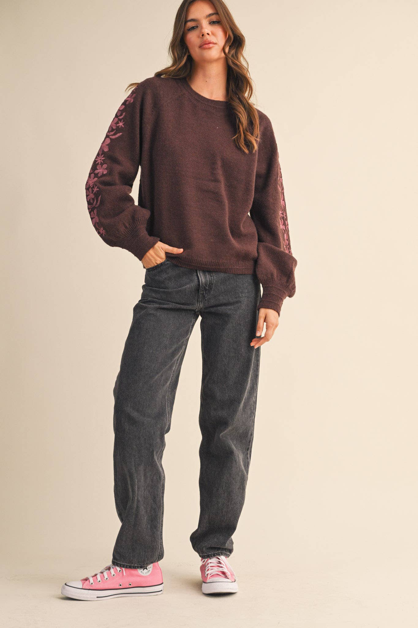 &MERCI - PULLOVER SWEATER WITH FLORAL EMBROIDERED SLEEVES MSW10890