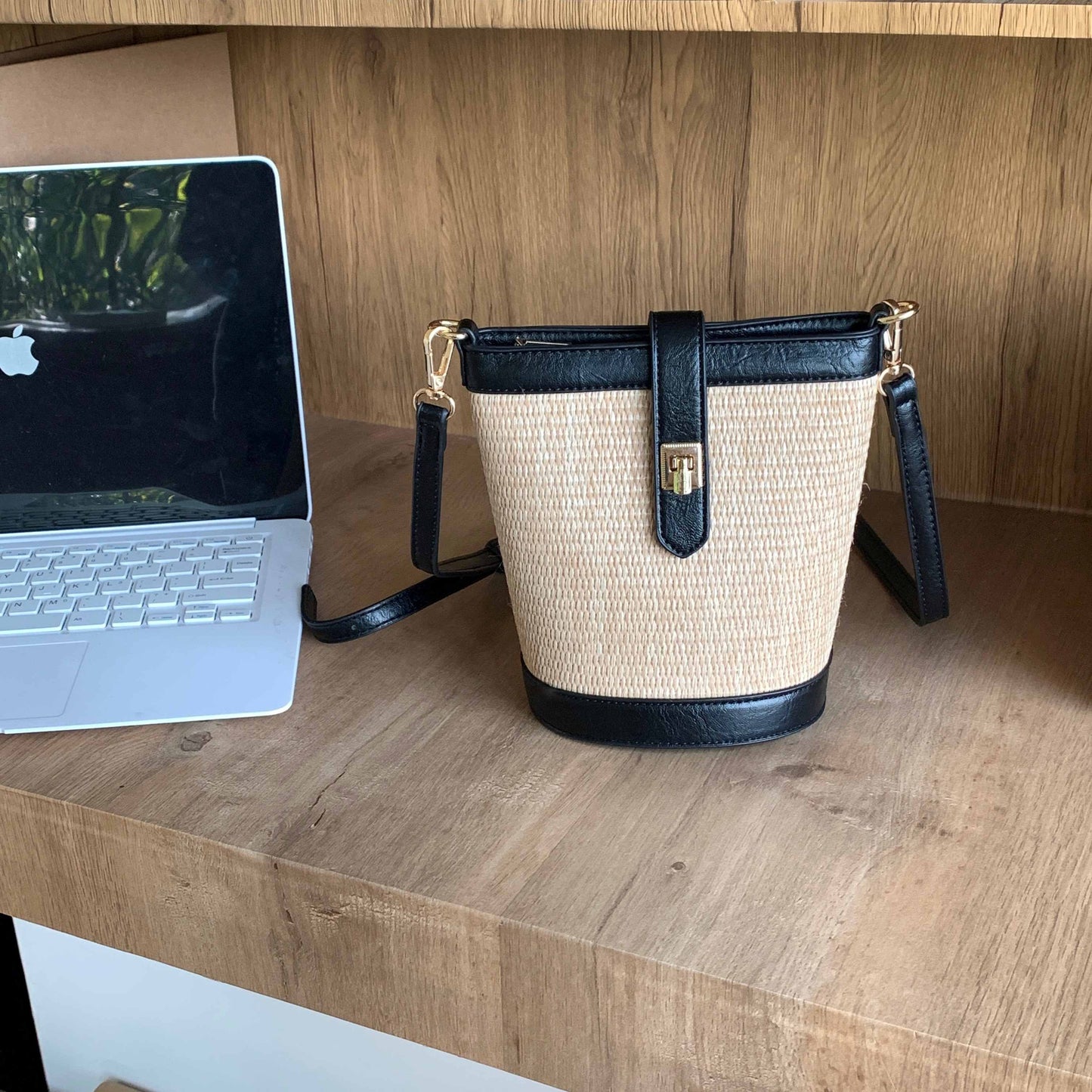 Pretty Persuasions - P25034 Turn Lock Flat Straw Shoulder/Crossbody Bag