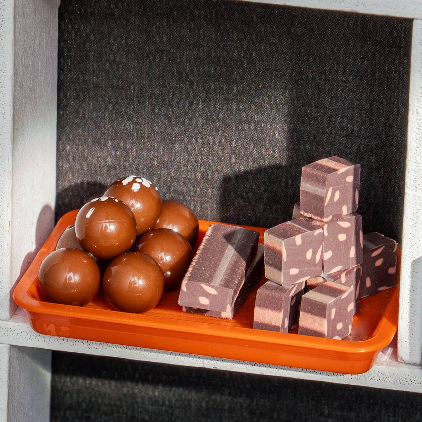 Hands Craft - DIY Miniature House Kit: Henry's Chocolate
