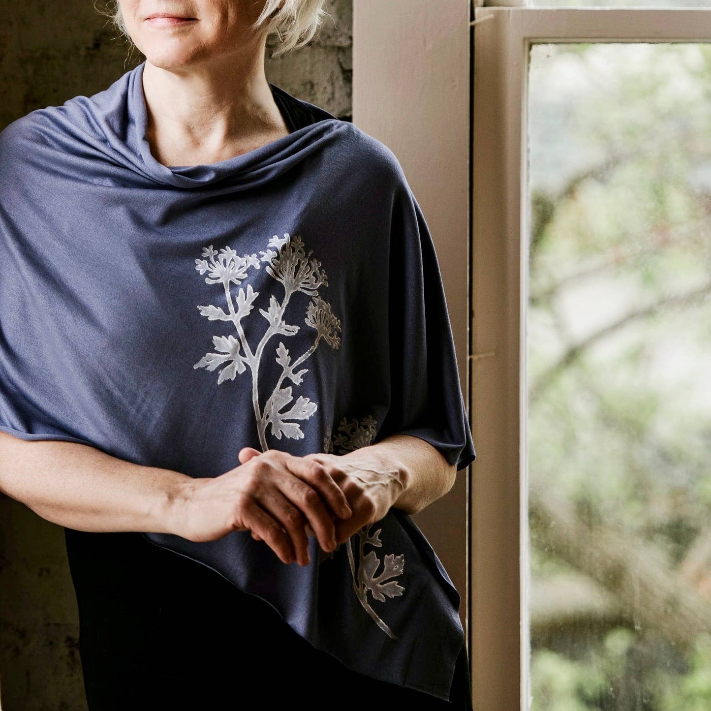 Windsparrow Studio - Lightweight Poncho - Parsley (white ink)