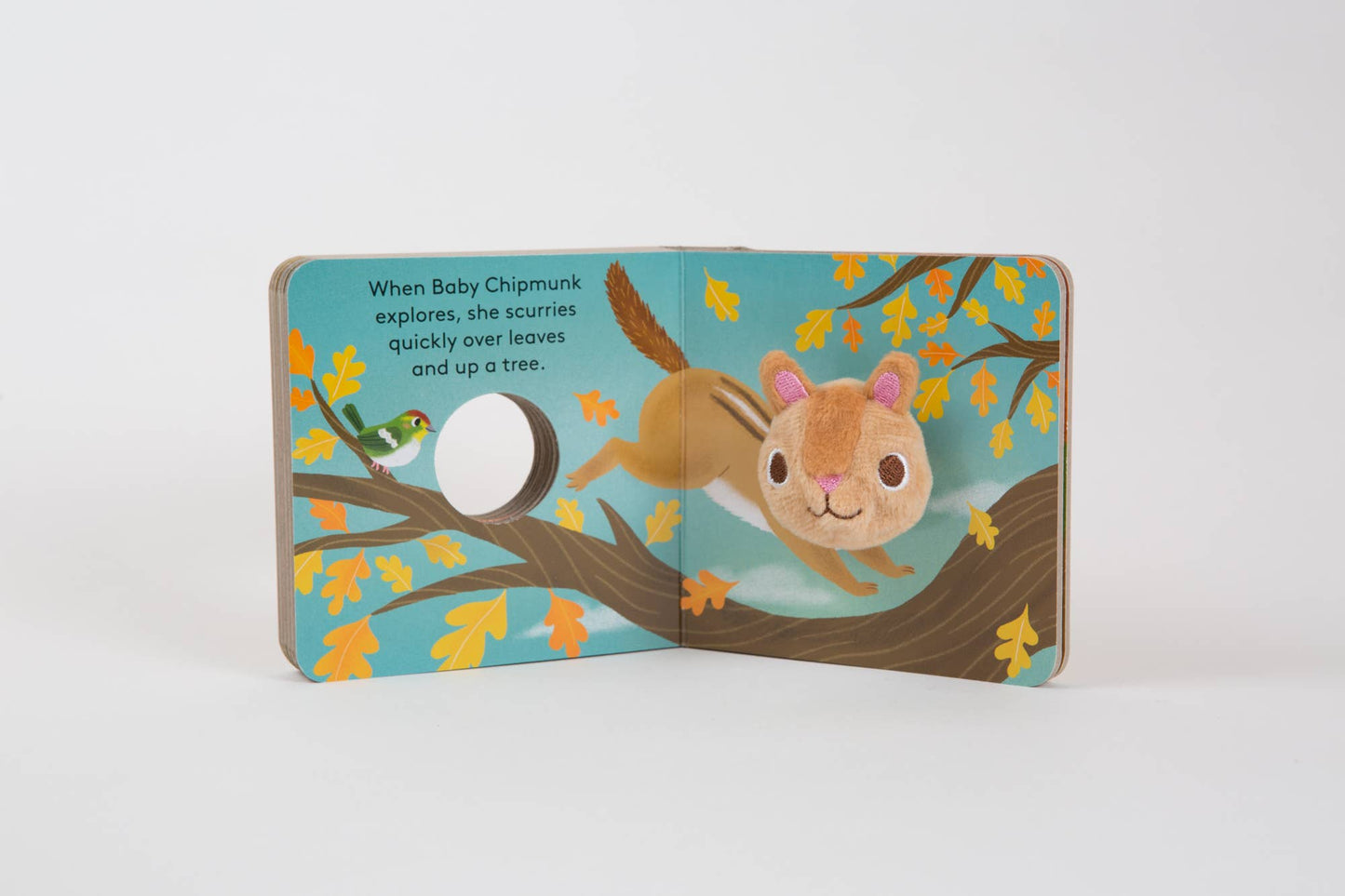 Chronicle Books - Baby Chipmunk: Finger Puppet Book