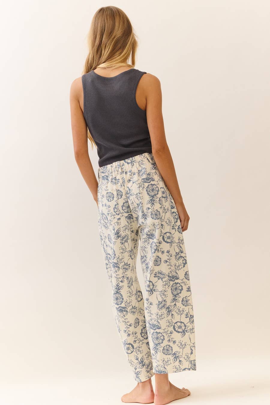 Oddi - Floral Printed Cropped Straight-leg Pant