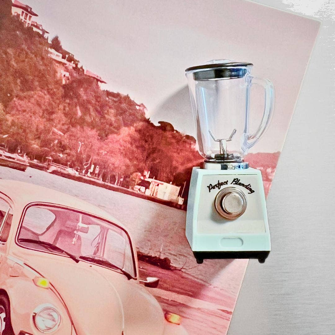 MiniJoy - Mini Retro Blender Fridge Magnet – Unique Kitchen Decor Gift