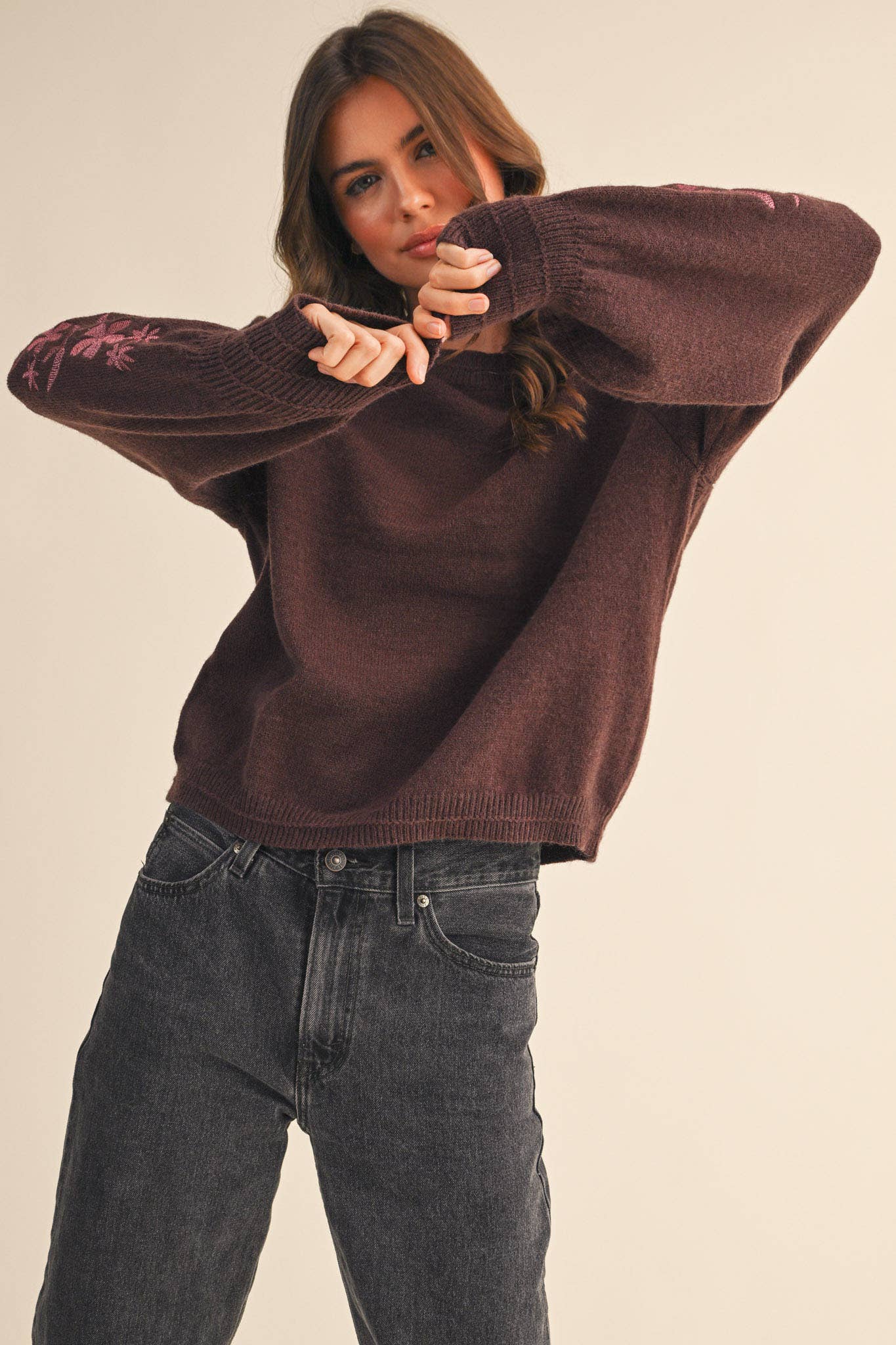 &MERCI - PULLOVER SWEATER WITH FLORAL EMBROIDERED SLEEVES MSW10890