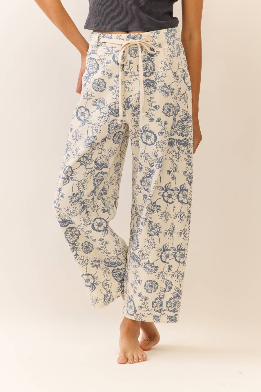 Oddi - Floral Printed Cropped Straight-leg Pant