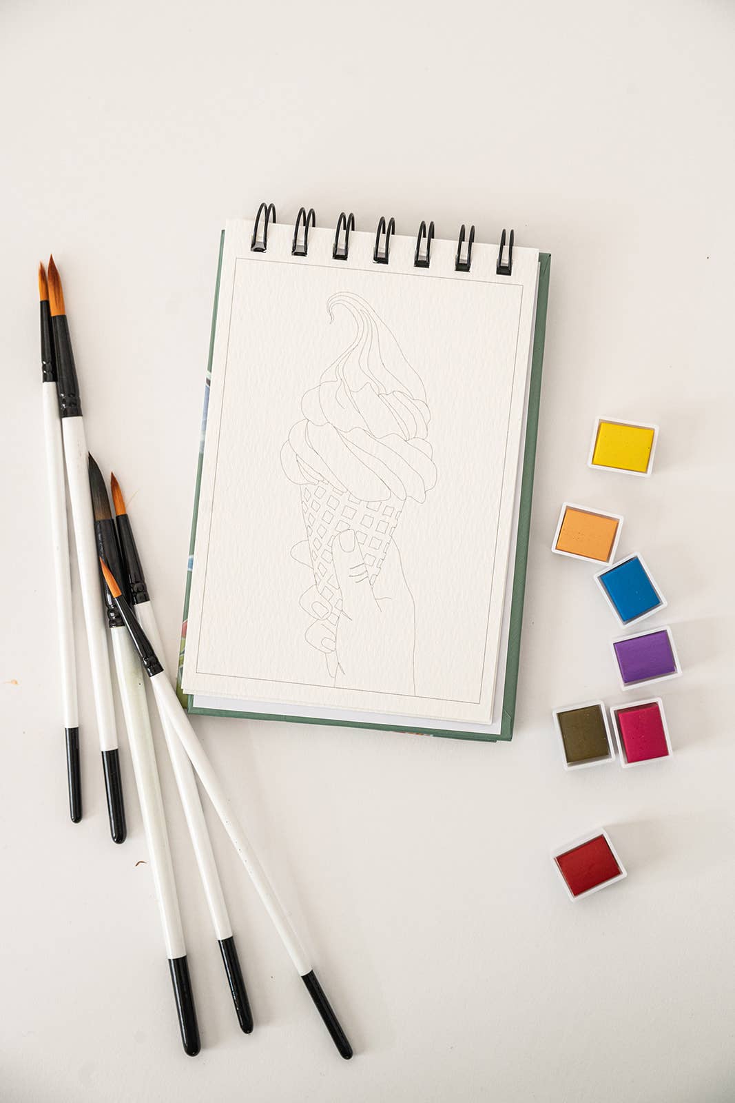 bailey rae studio - A little bit of summer - mini watercoloring book