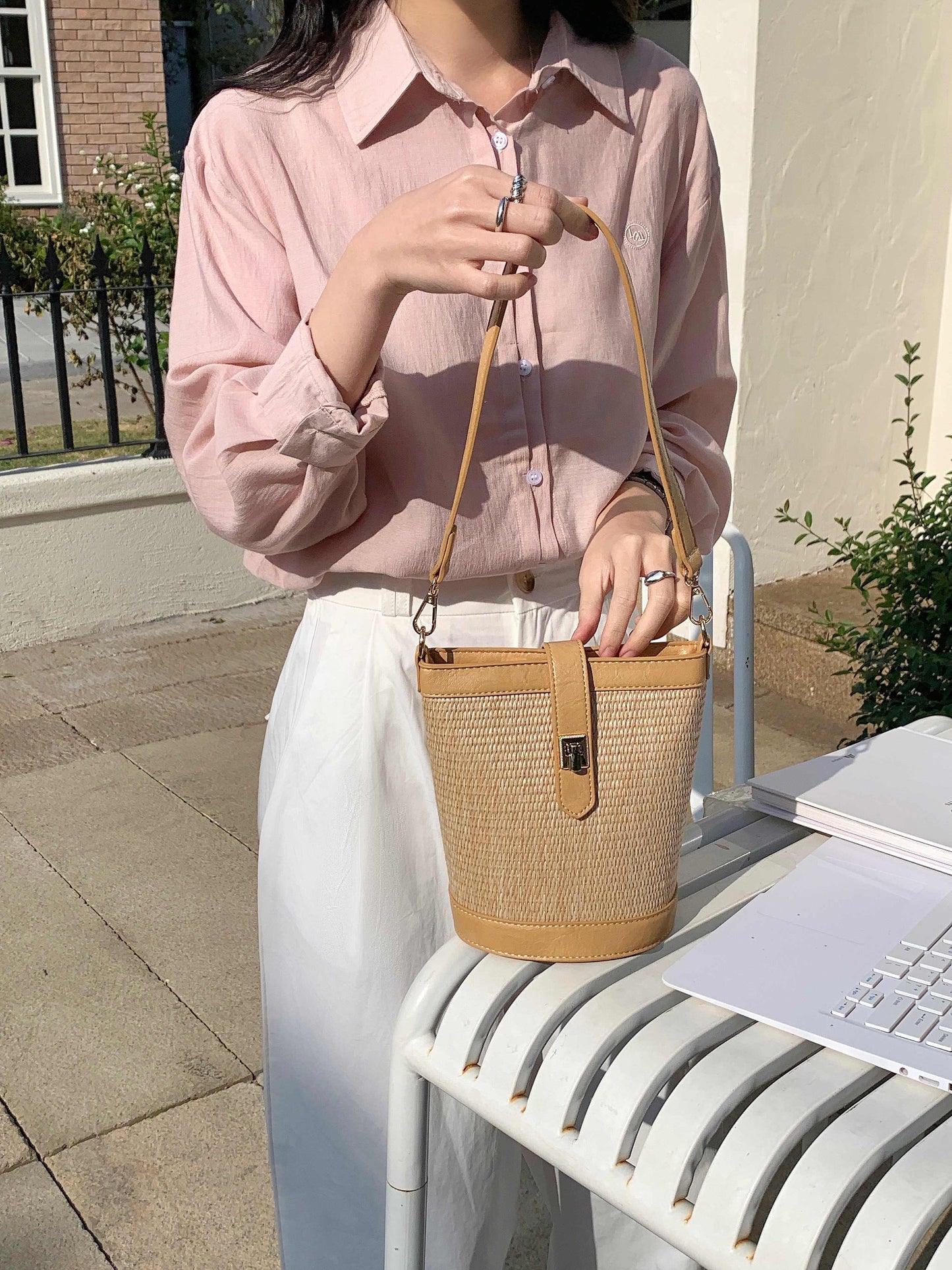 Pretty Persuasions - P25034 Turn Lock Flat Straw Shoulder/Crossbody Bag